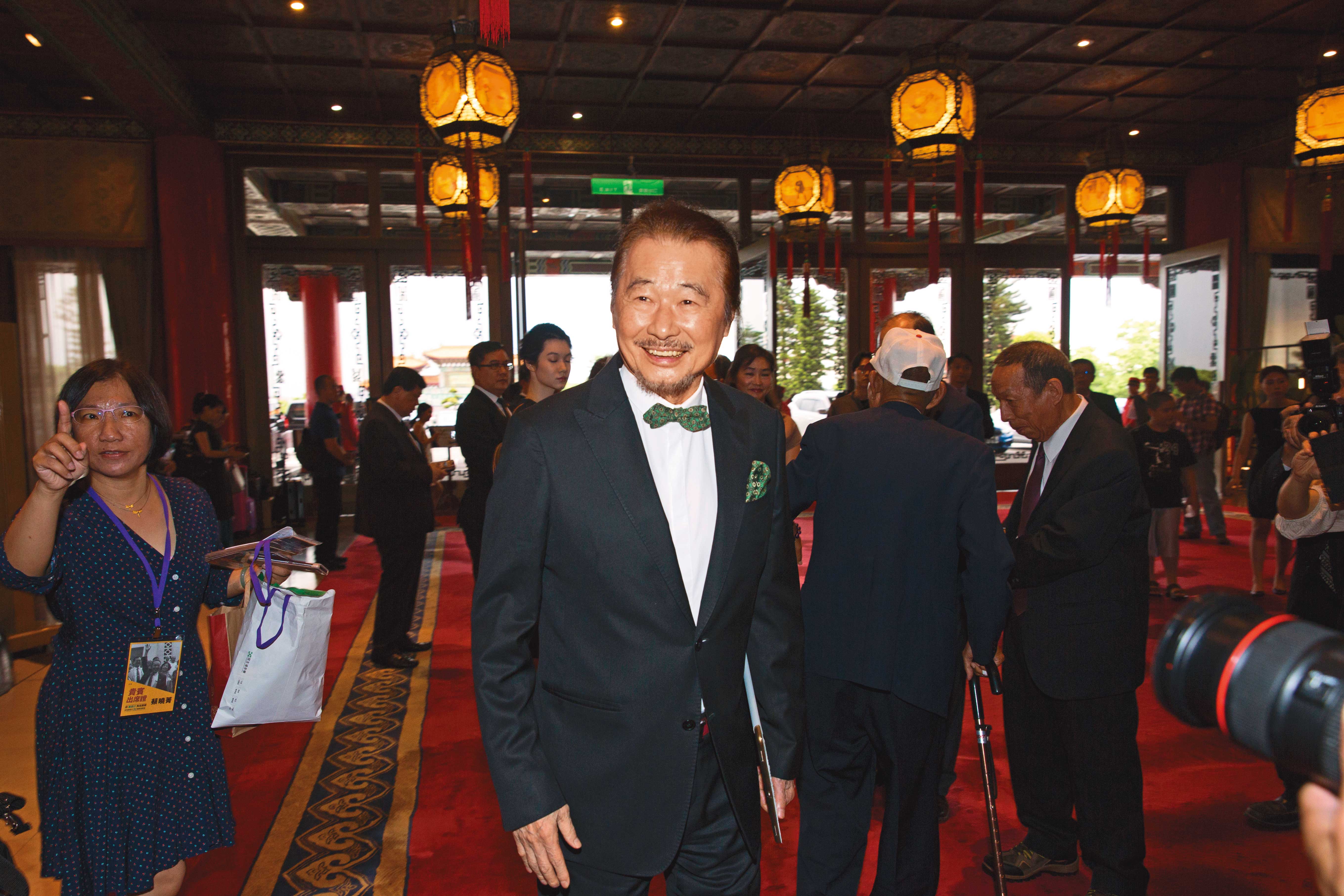 施明德