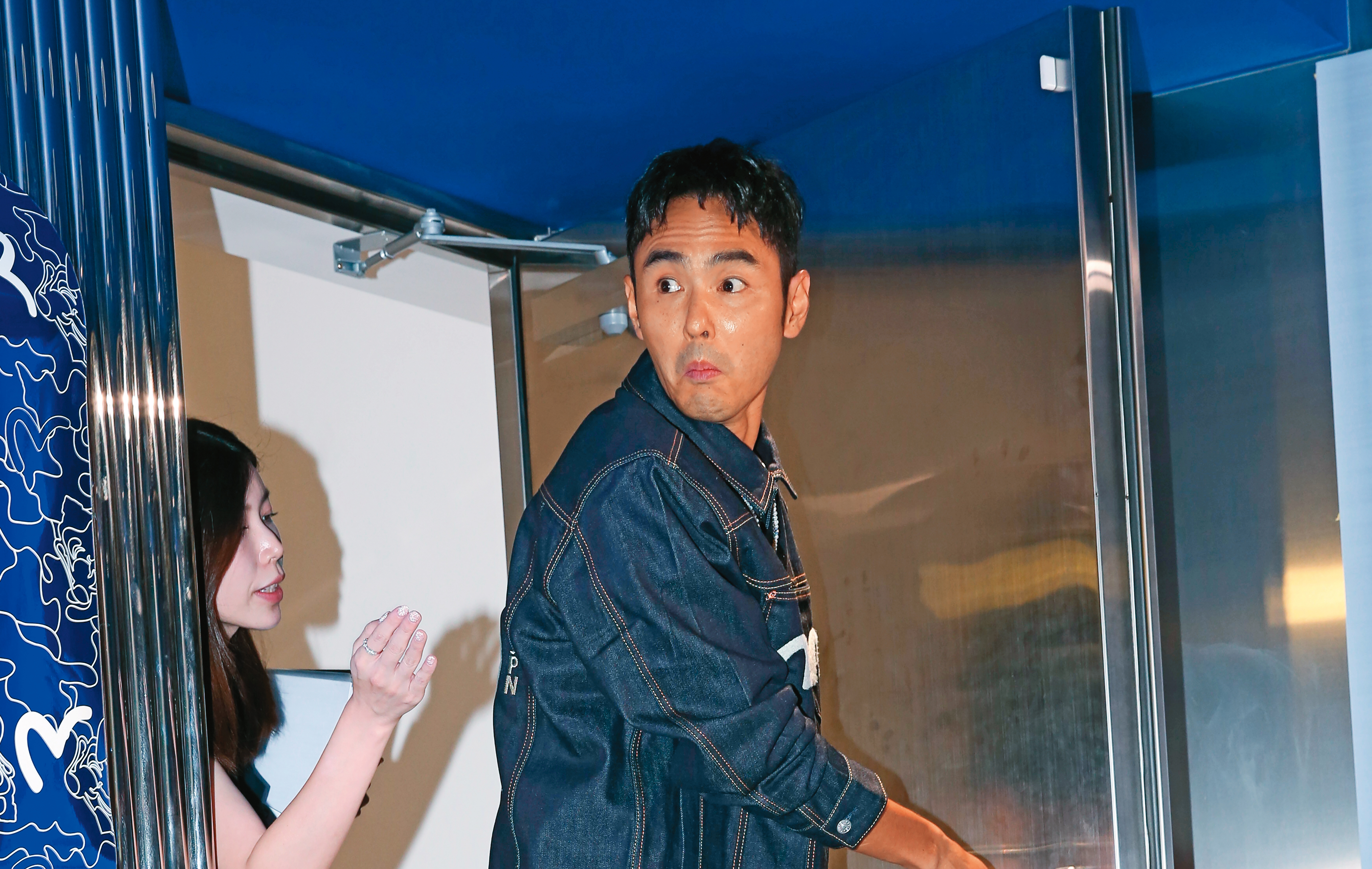 阮經天近年鮮少公開露面，都要列入協尋人口了！他一現身看到那麼多媒體捧場，一臉挫幾丟。