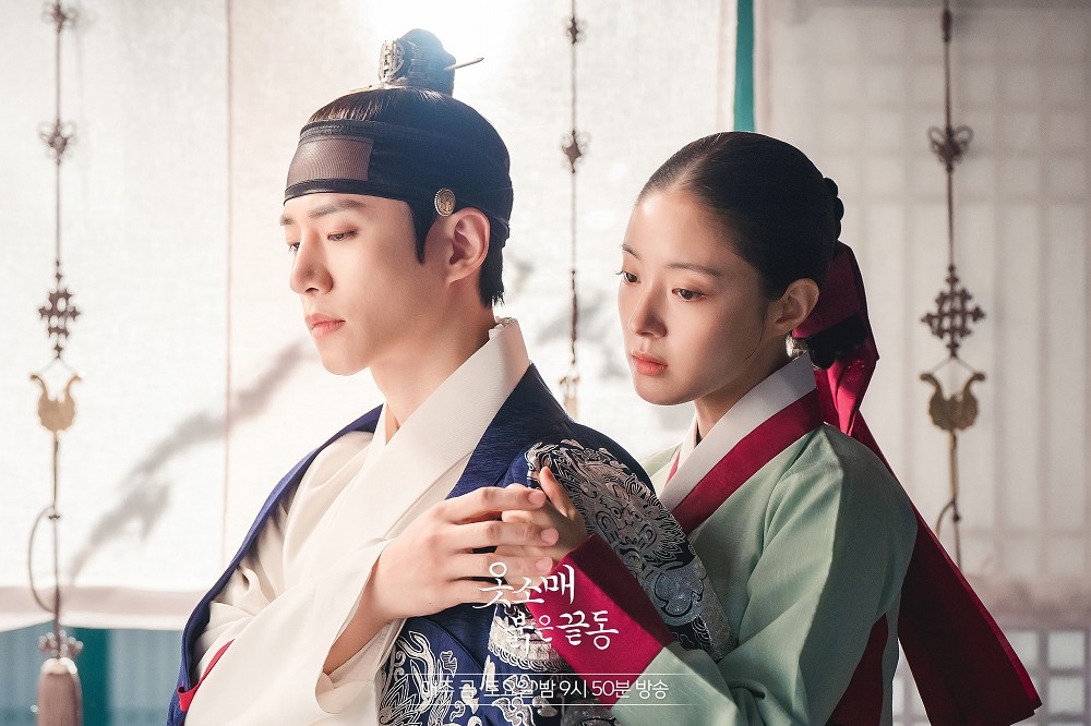 李世榮去年與李俊昊合作《衣袖紅鑲邊》收獲許多粉絲。(網路圖片)