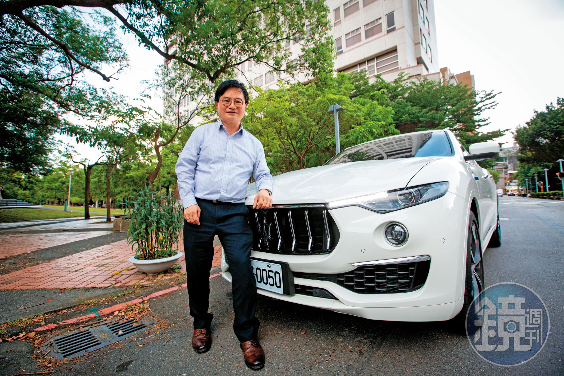 政大商學院副院長周冠男指出,抱緊0050是必勝策略,就連新買的瑪莎拉蒂車牌都挑0050。