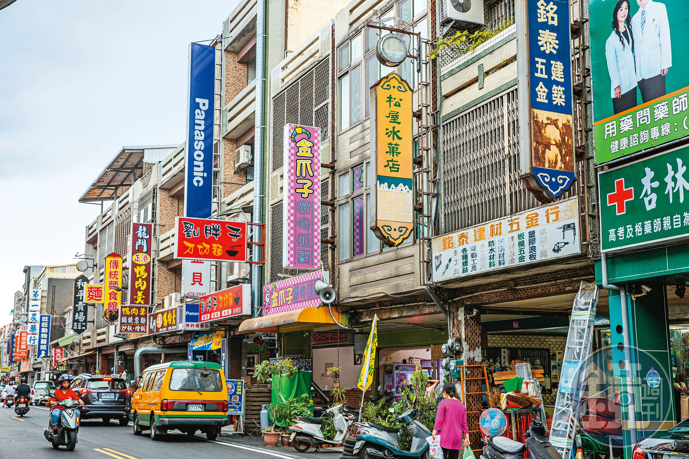 石門水庫剛蓋好時，龍元路就是龍潭的迪化街。