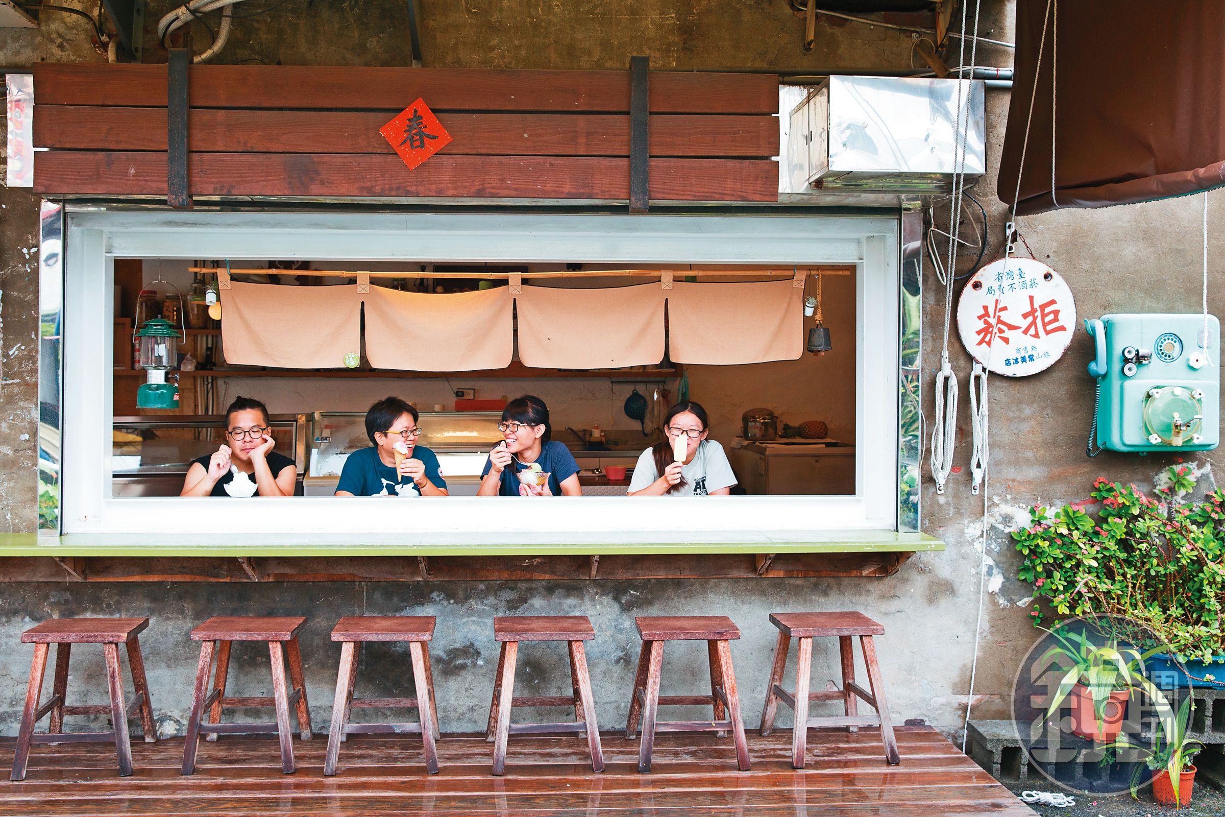 「常美冰店」有一座開放式用餐區，是拍照、搶讚的理想場景。