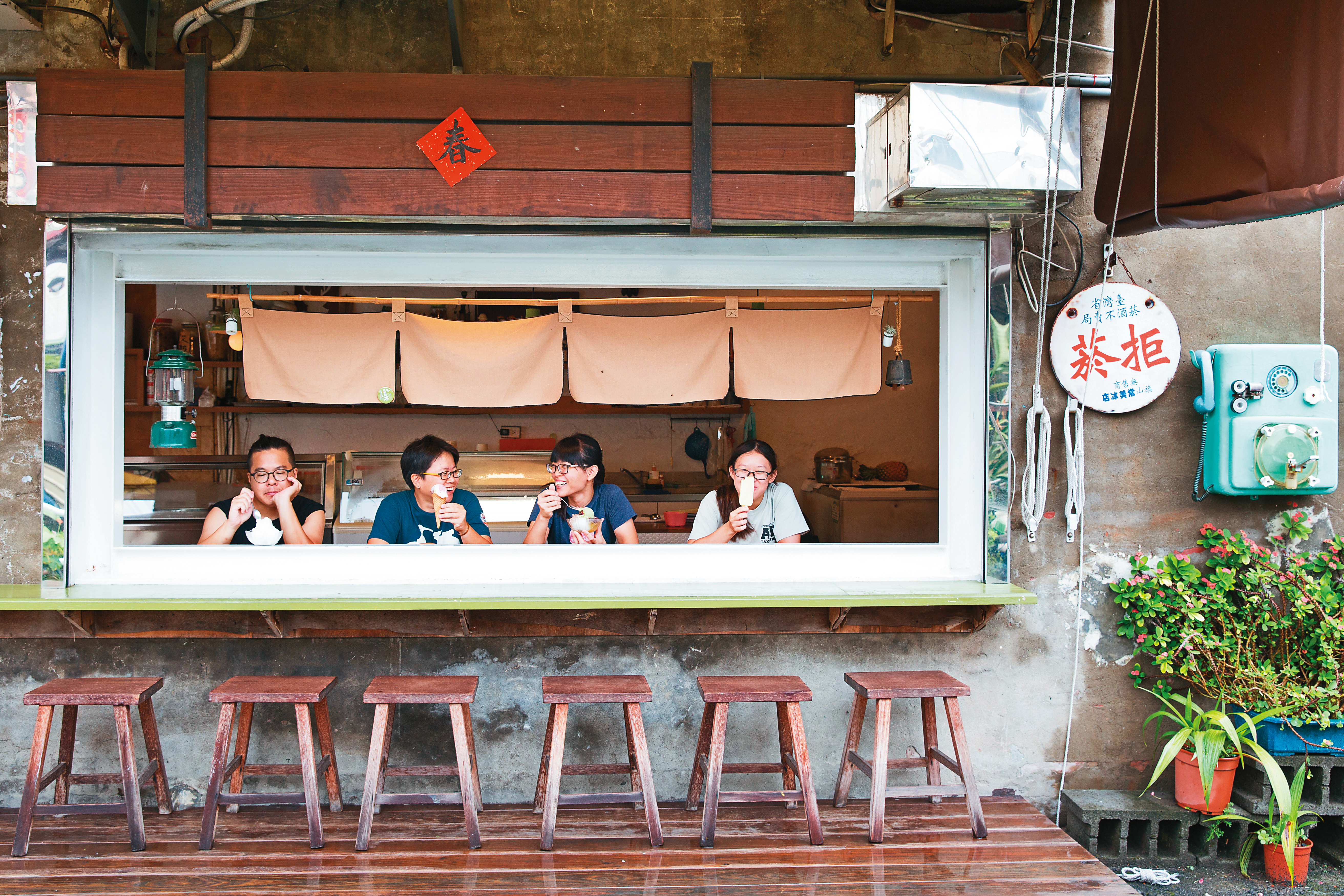 「常美冰店」有一座開放式用餐區，是拍照、搶讚的理想場景。