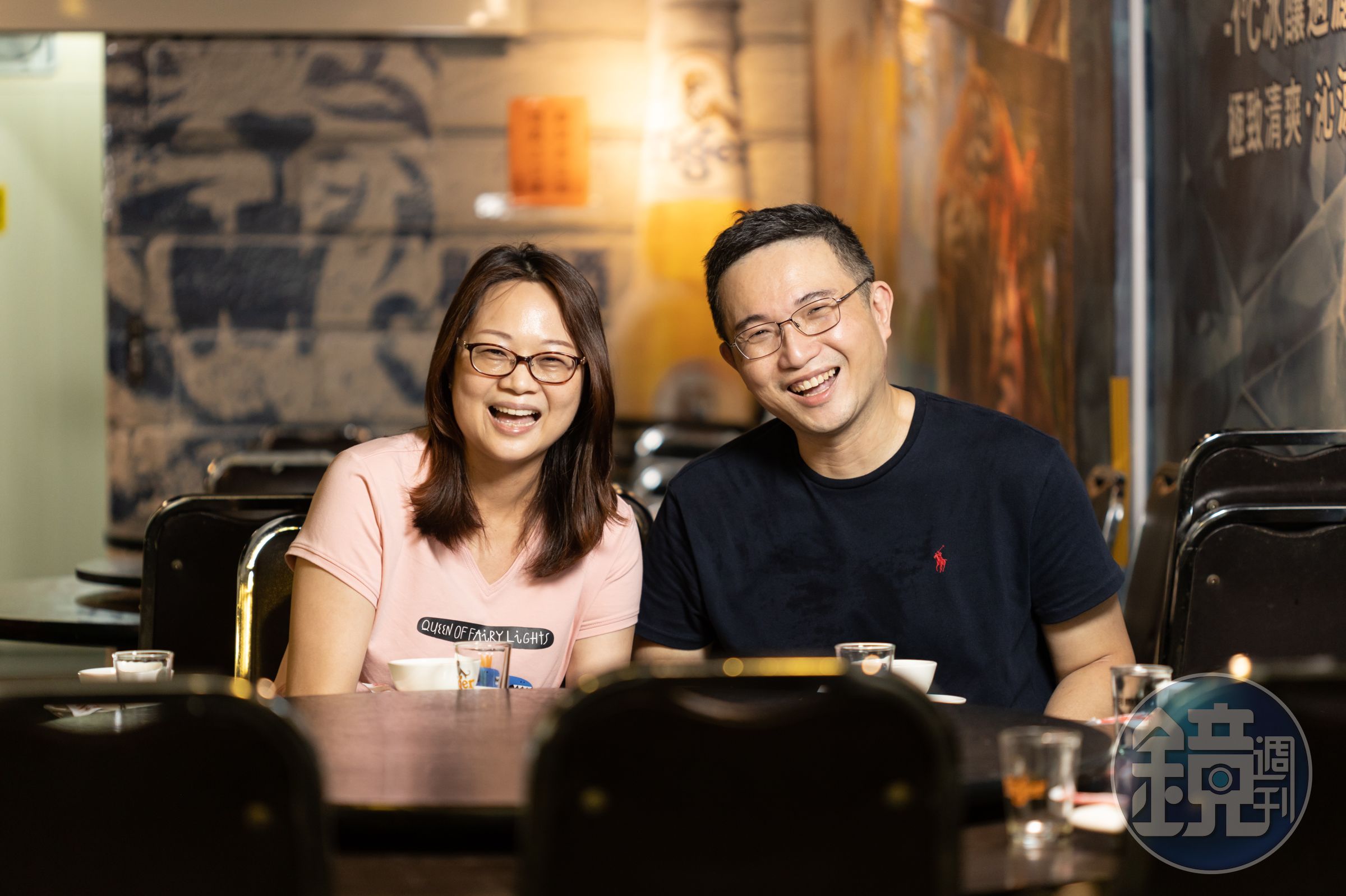 葉秀瑩(左)與陳界銘(右)一位擅長與客人溝通,另一位熟悉廚房事務,夫妻倆分工合作,把老店經營得有聲有色。