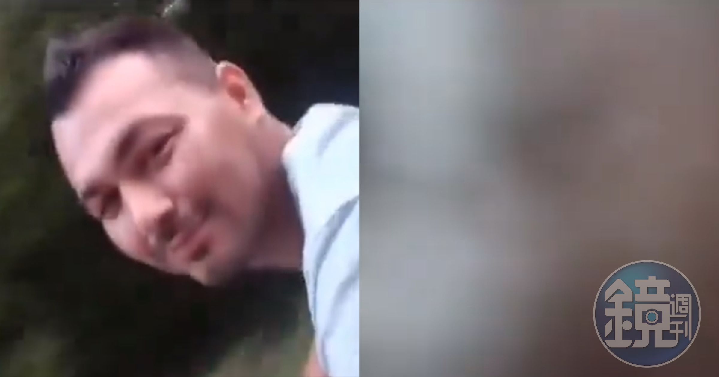 男子轉頭看鏡頭微笑後就失控摔車，後座的女友當場死亡。（翻攝自推特）