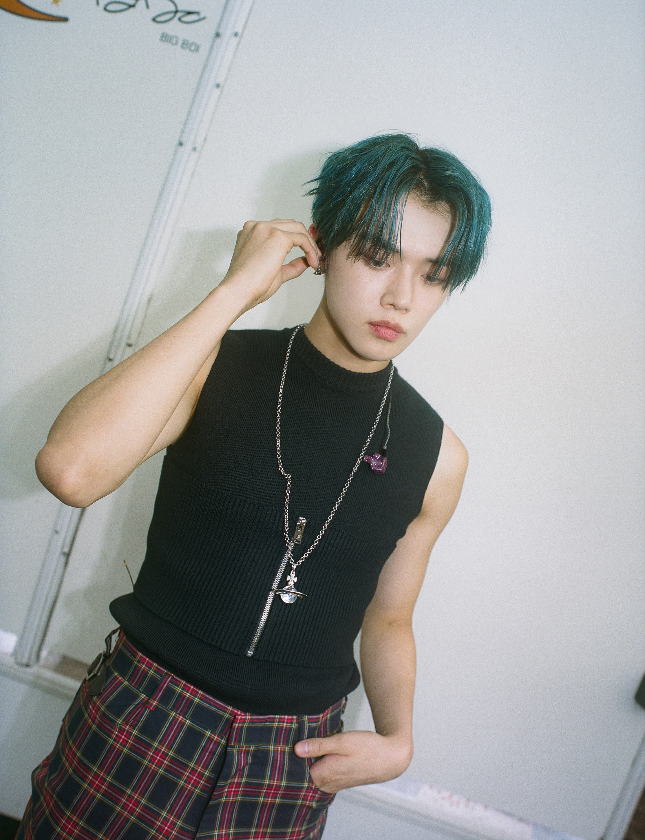 韓國男團TOMORROW X TOGETHER成員崔然竣發現演唱會要表演20首歌很耗體力，「所以我們現在透過練習來增強體能。」（Disney+提供）