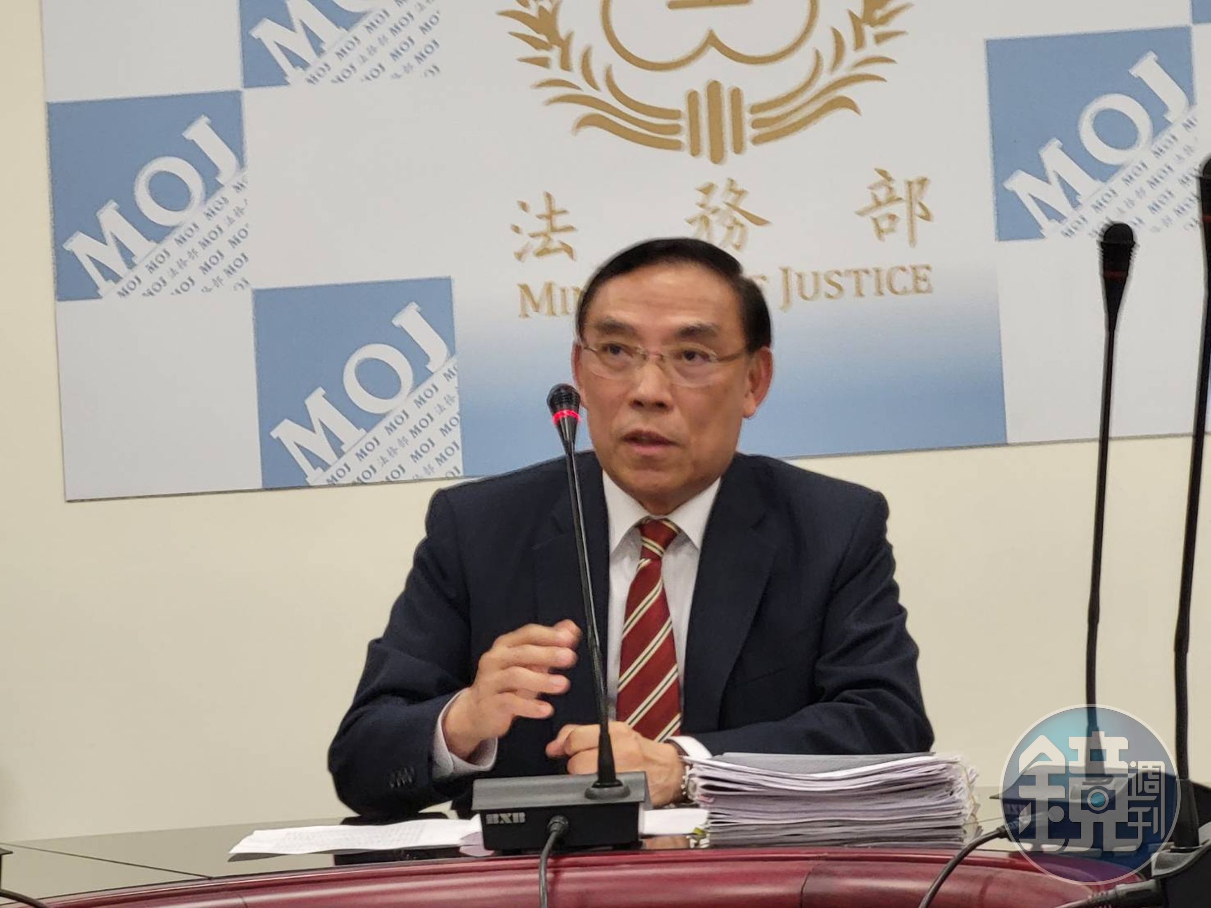 法務部長蔡清祥說明圈選29位主任檢察官原則,並公布多位廉政署主秘等職位。