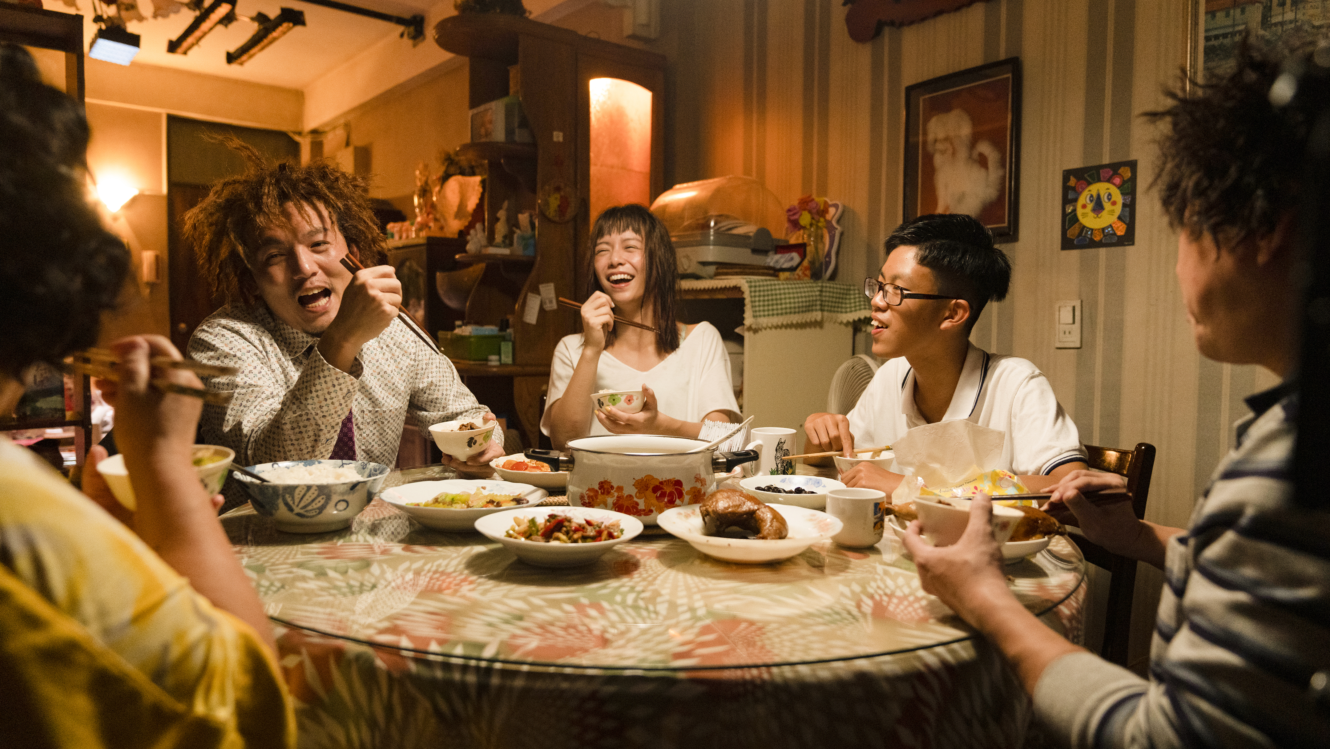 九把刀說，春風（左二）的臉讓女方的父母看了就不放心，適合演男主角。（麻吉砥加電影提供）