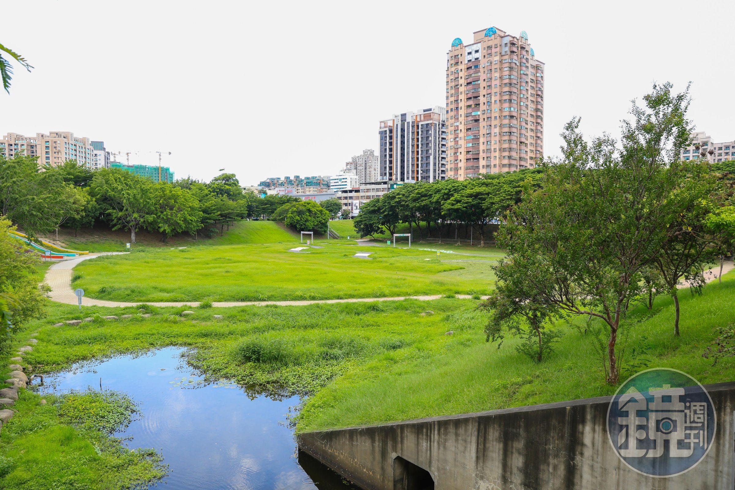 高雄市政府表示，寶業里滯洪池完工持續調控澄清湖水位，明顯改善過去淹水情形。（高雄市政府提供）