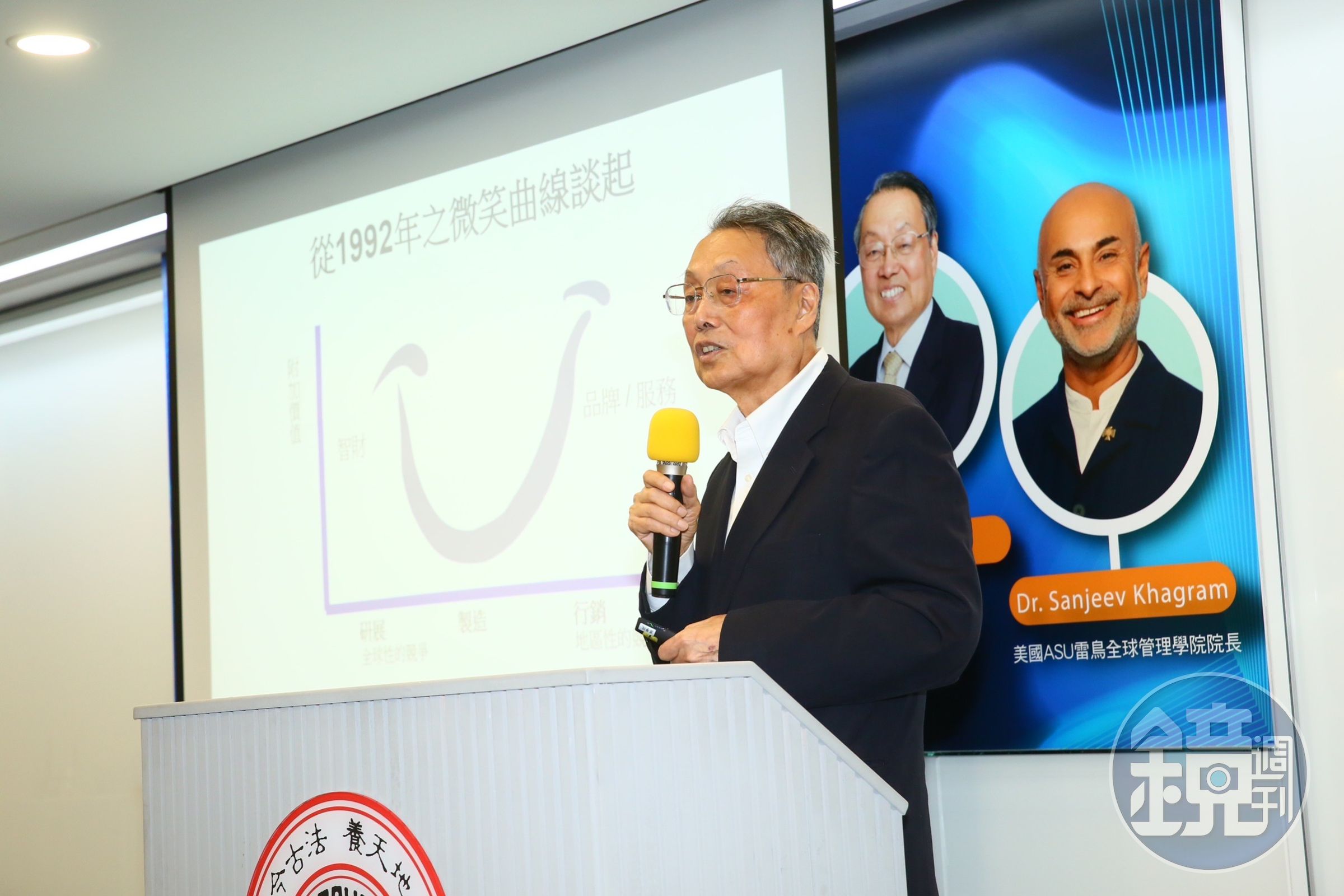 施振榮憂心台灣國際管理人才不足，推動智榮基金會與東吳大學、美國雷鳥全球管理學院合作，聯手推出「半導體產業國際人才培育計畫」。