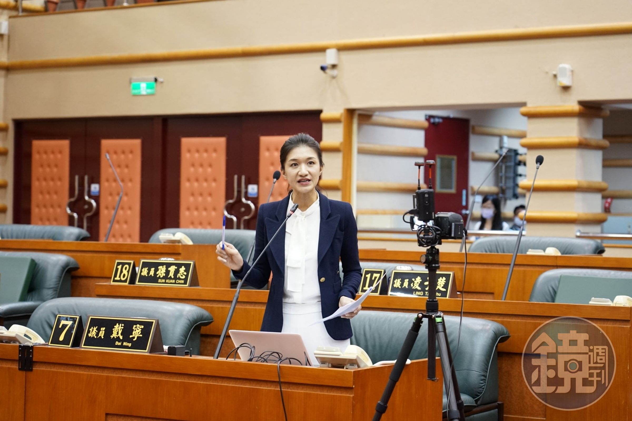 嘉義市議員戴寧涉詐領助理費,嘉義地院今判處有期徒刑10年6月,處奪公權5年,全案仍可上訴。(翻攝戴寧臉書)