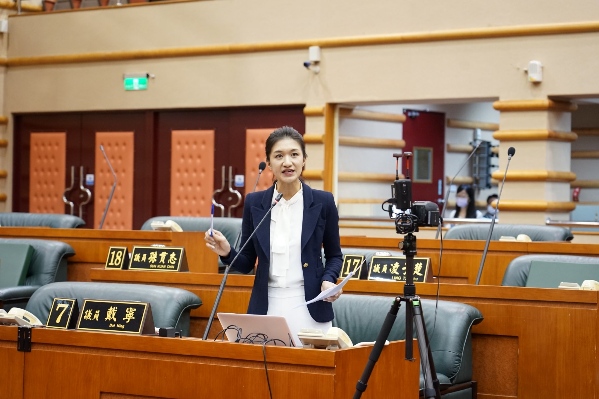 嘉義市議員戴寧涉詐領助理費，嘉義地院今判處有期徒刑10年6月，處奪公權5年，全案仍可上訴。（翻攝戴寧臉書）