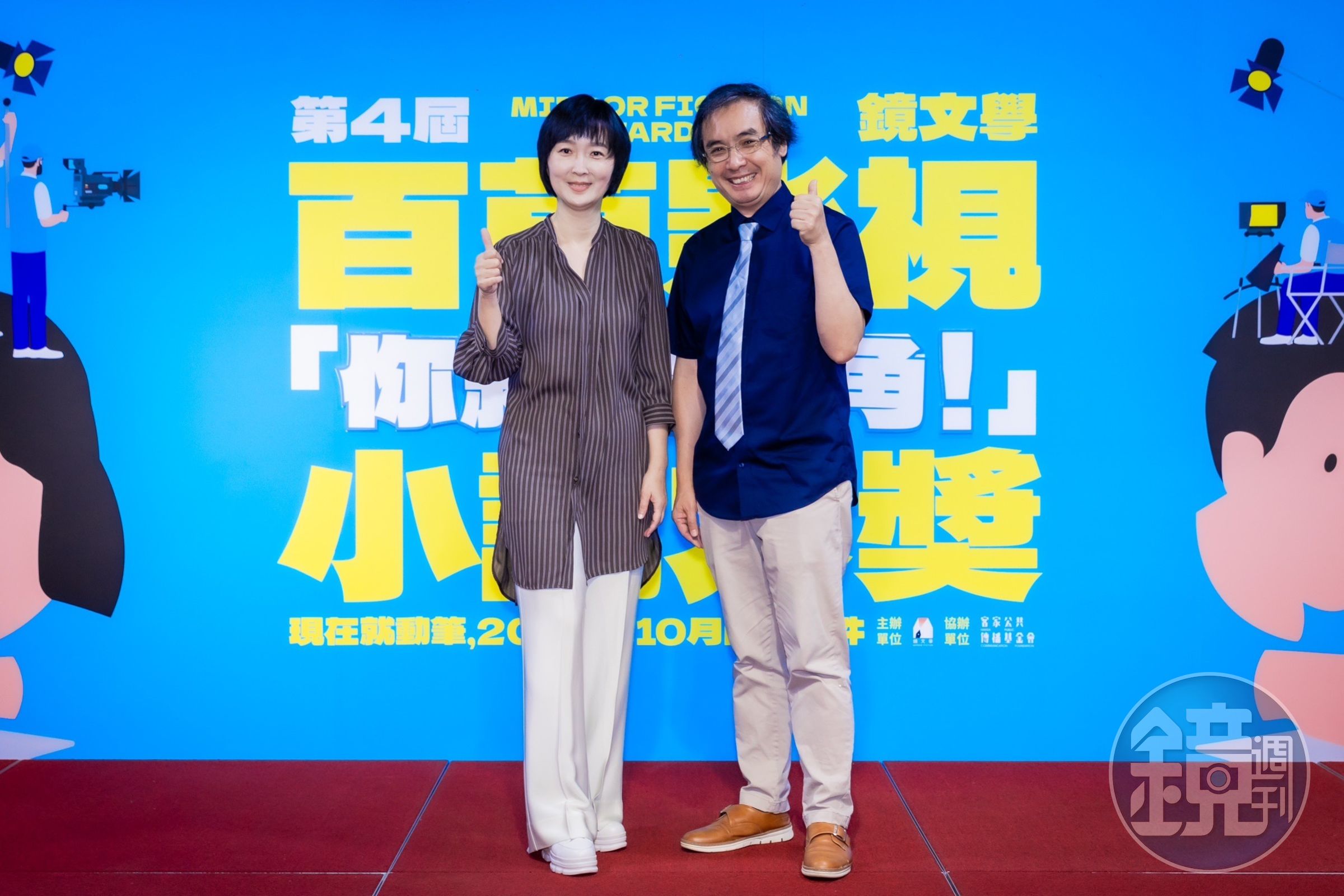 鏡文學總經理暨總編輯董成瑜(左)與客家公共傳播基金會董事長陳邦畛(右)。(鏡文學提供)