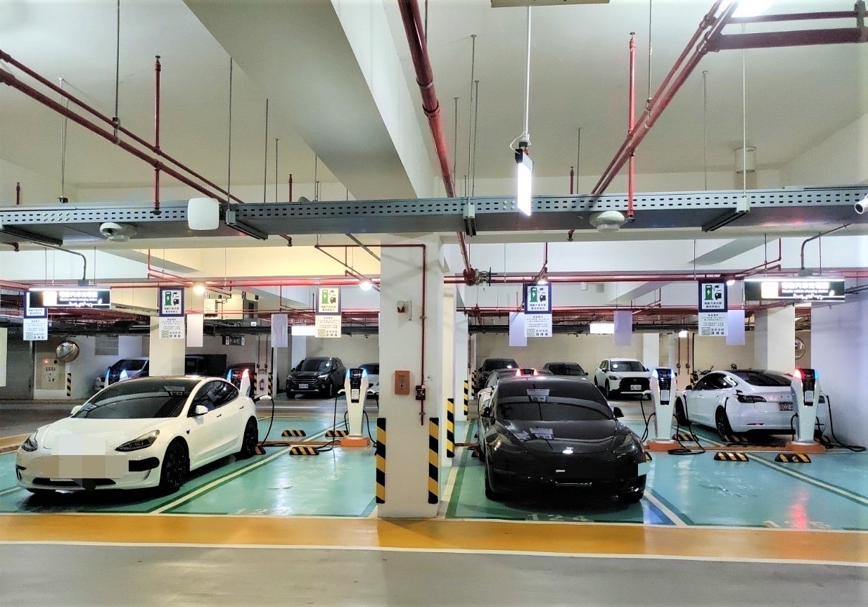台中市充電車格自7月1日起納入收費管理，有效改善充電車格違規占用問題。（台中市政府提供）