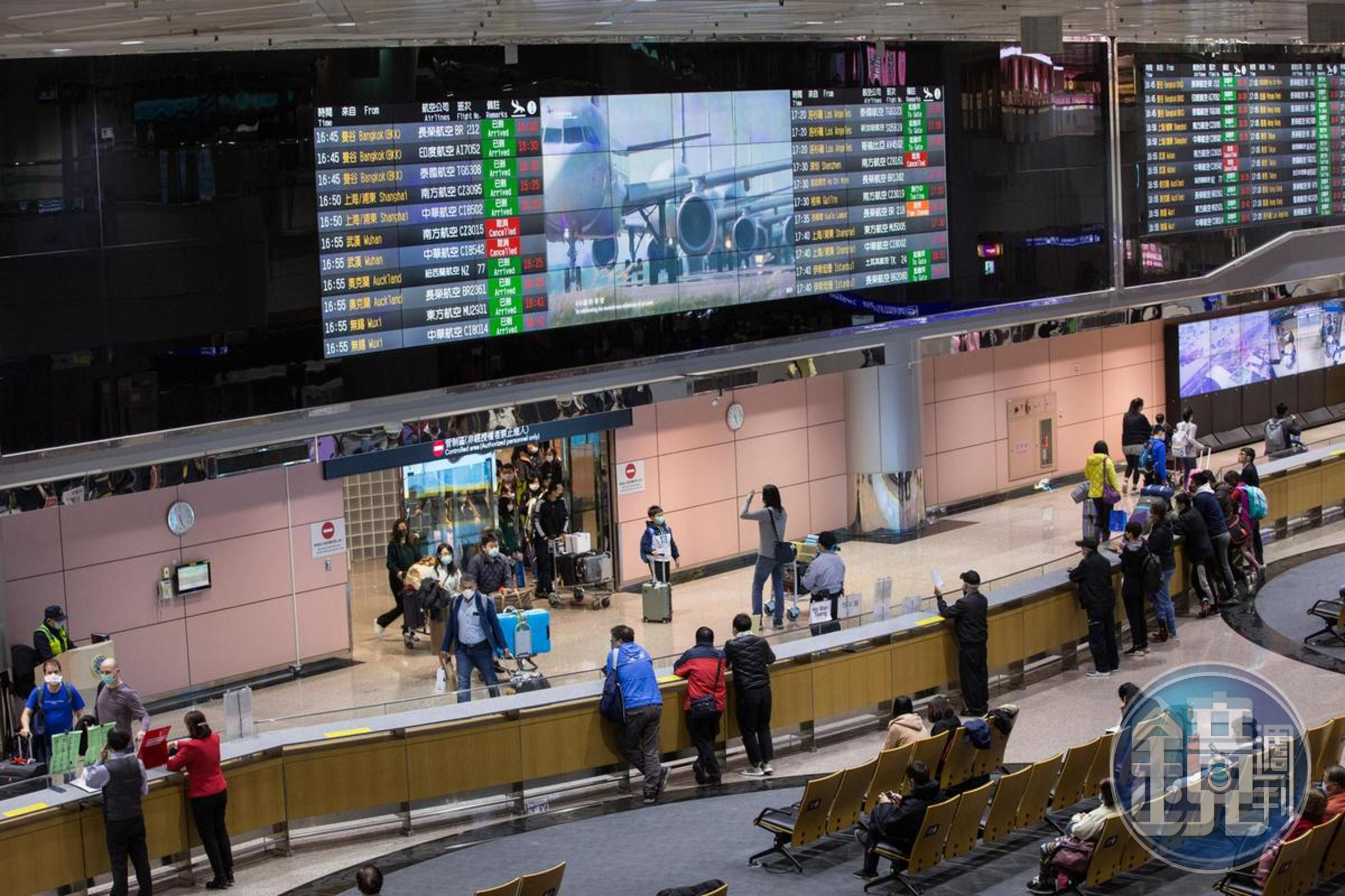 最近湧現報復性旅遊潮，網友們討論何時下手買機票最划算。（本刊資料照）