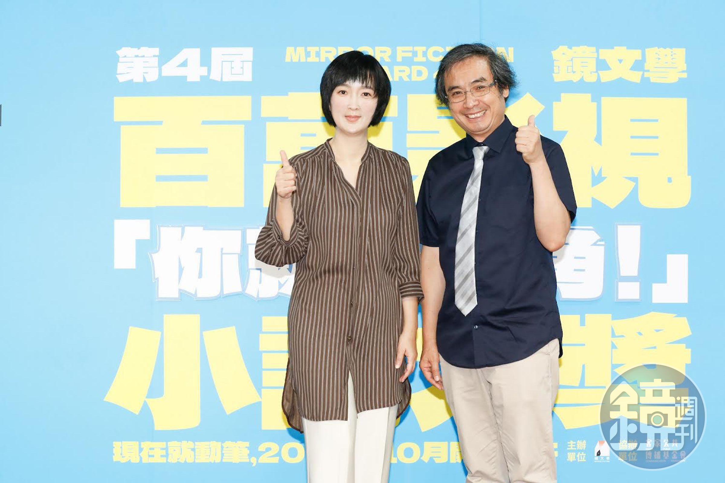 客傳會董事長陳邦畛(右)攜手鏡文學總經理暨總編輯董成瑜(左),今年加碼提高鏡文學百萬影視小說大獎獎金,尋找好作品。
