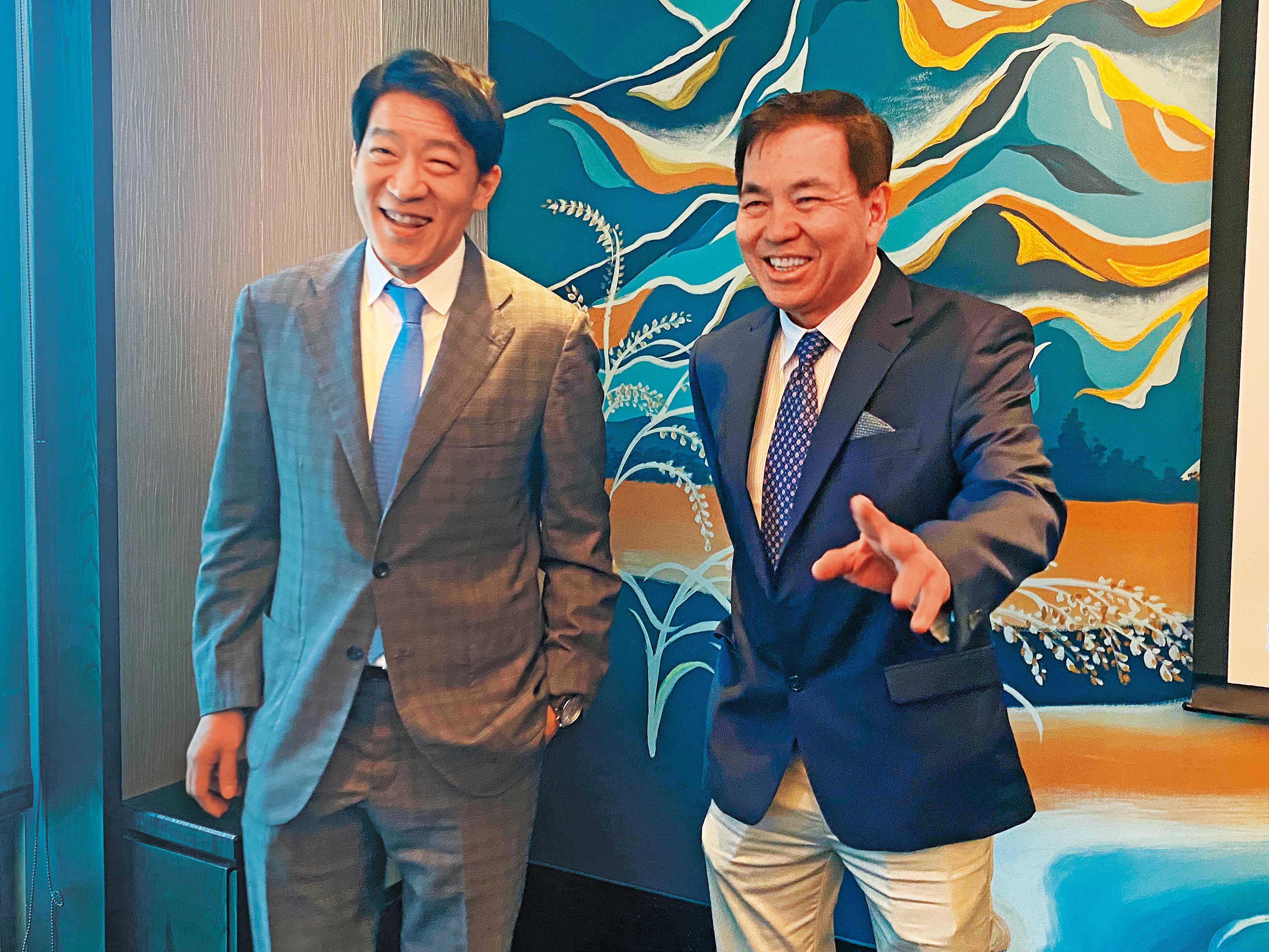 世芯憑著過去在高速運算累積的經驗與實力，贏得亞馬遜（Amazon）、谷歌、微軟等核心客戶芳心。左為世芯執行長沈翔霖，右為世芯董事長關建英。（盧佳柔攝）