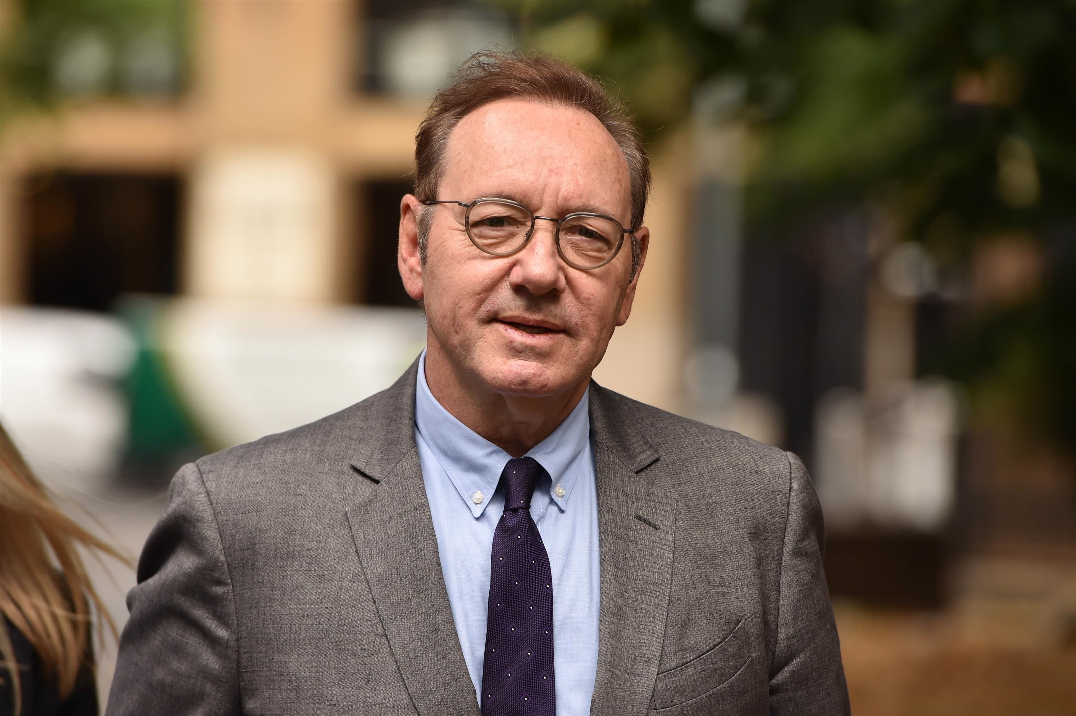 凱文史貝西現身倫敦法院，就被控性侵案出席審判。（東方IC）