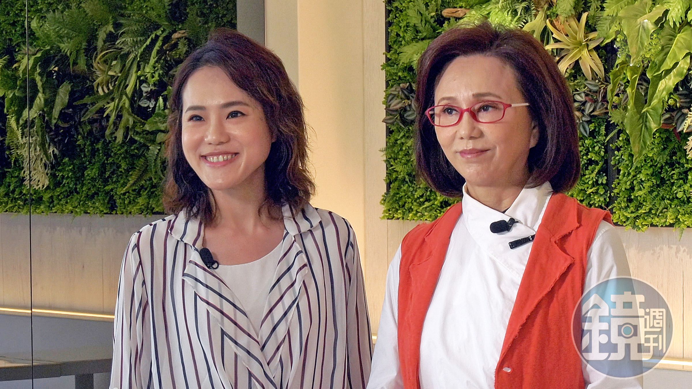孫翠鳳(右)與女兒陳昭婷(左)上節目錄影。(公視提供)