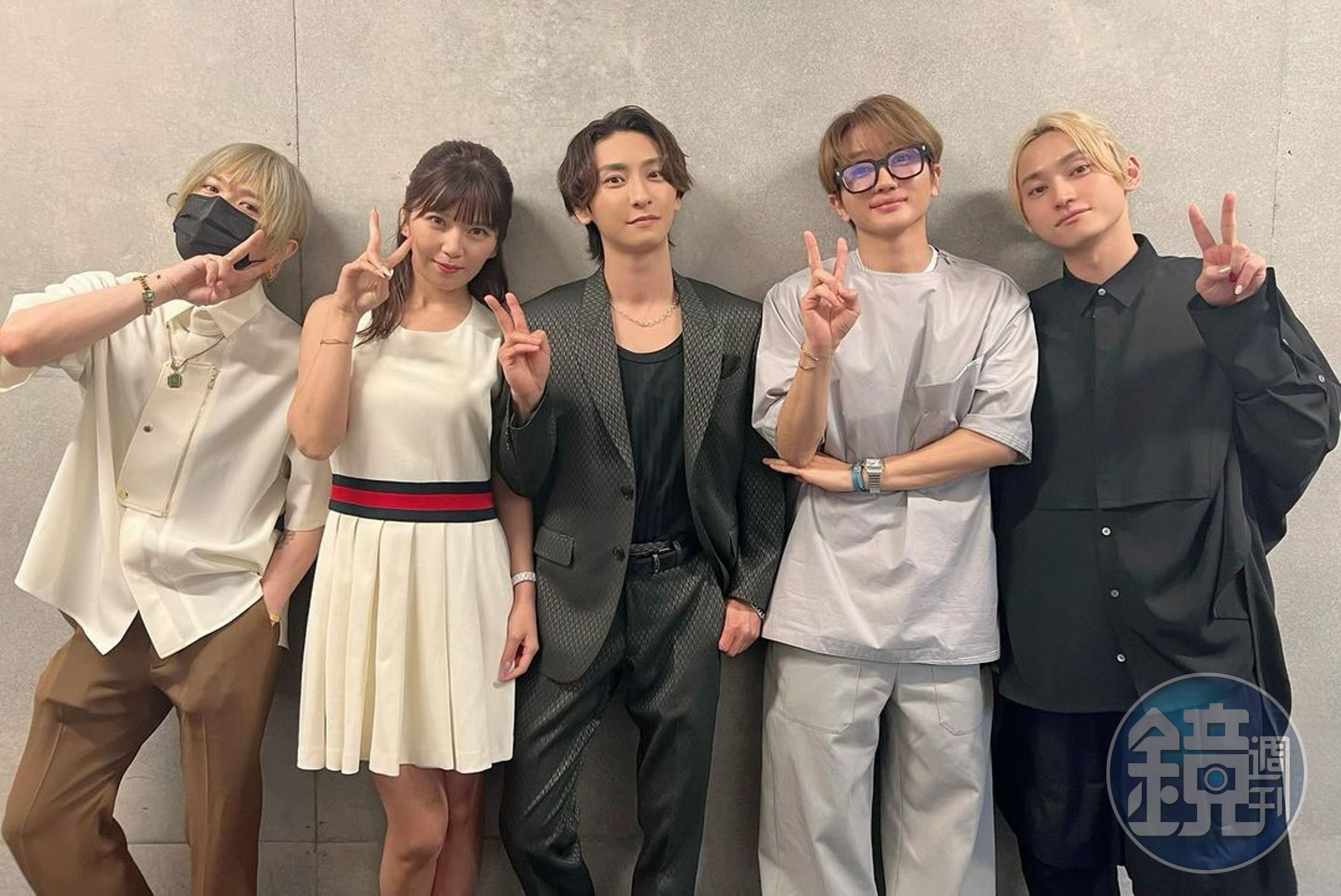 AAA成員昨到場支持與真司郎(中),事後也發文力挺。(翻攝自與真司郎Instagram)