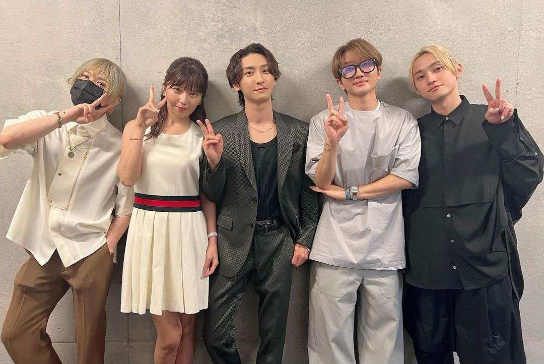 AAA成員昨到場支持與真司郎（中），事後也發文力挺。（翻攝自與真司郎Instagram）
