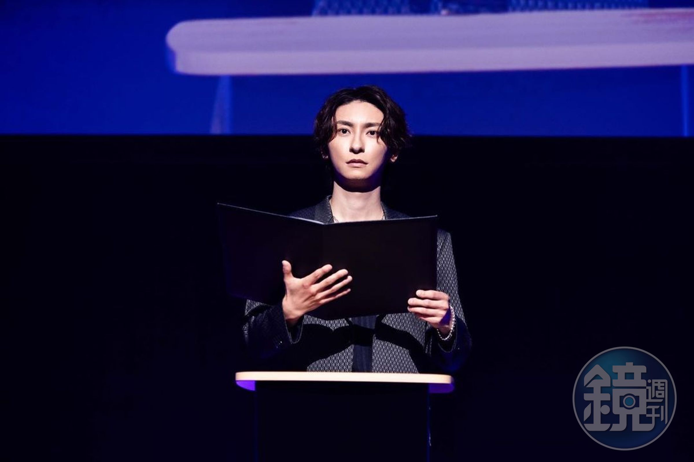 與真司郎宣布出櫃的同時,也表示將重啟歌手事業。(翻攝自與真司郎Instagram)