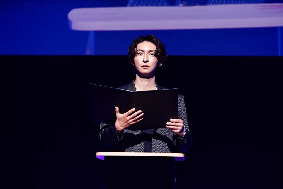 與真司郎宣布出櫃的同時，也表示將重啟歌手事業。（翻攝自與真司郎Instagram）