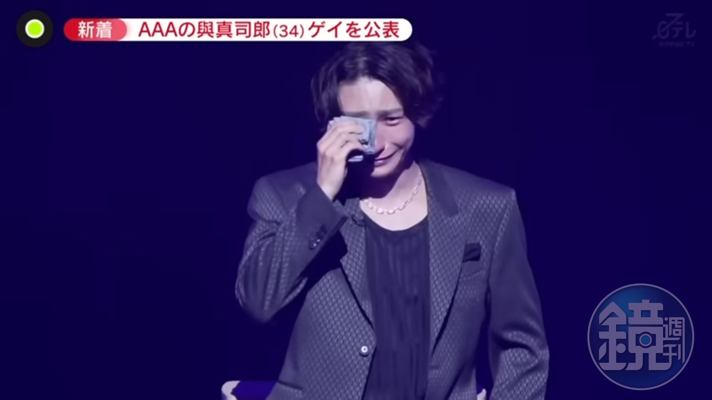 「AAA」34歲成員與真司郎昨在見面會上公開出櫃,淚灑現場。(翻攝自日本電視台畫面)