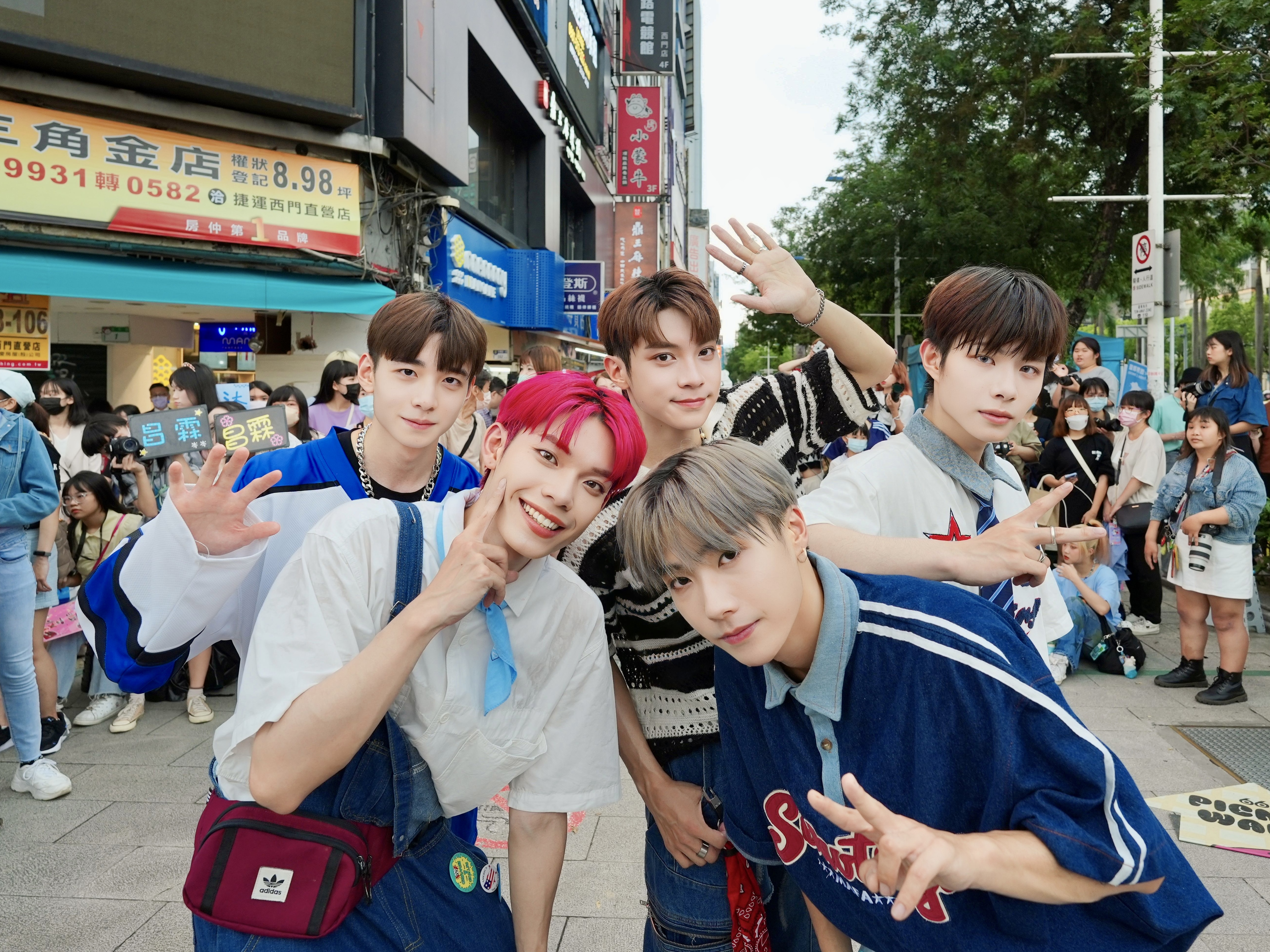 必應練習生日前在西門町舉行快閃活動，30日在信義區也會舉辦一場活動。（必應創造提供）