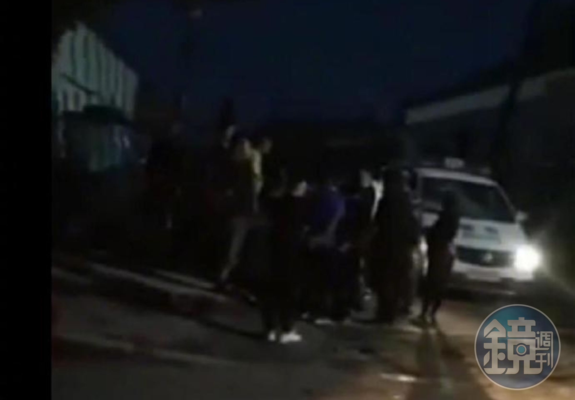 中國黑龍江省發生一起悲劇,一名孩子玩手遊偷偷花了1萬3千元課金,爸爸發現後氣炸,先是殺害了兒子後再把老婆也殺了。(翻攝微博)