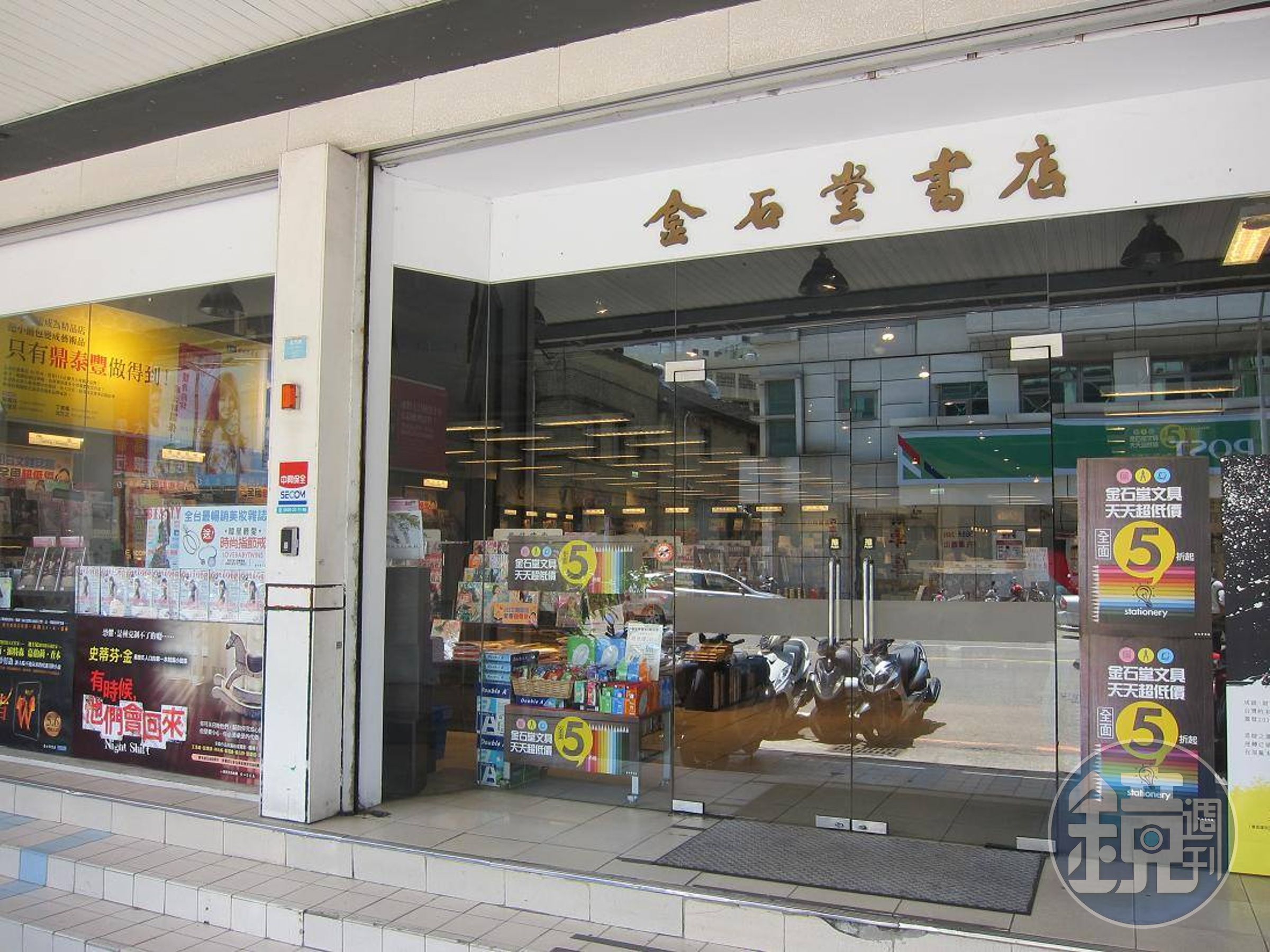 新竹市火車站前的金石堂新竹店宣布於8月6日收攤，消息令不少人感到不捨。（翻攝自金石堂新竹店演書）