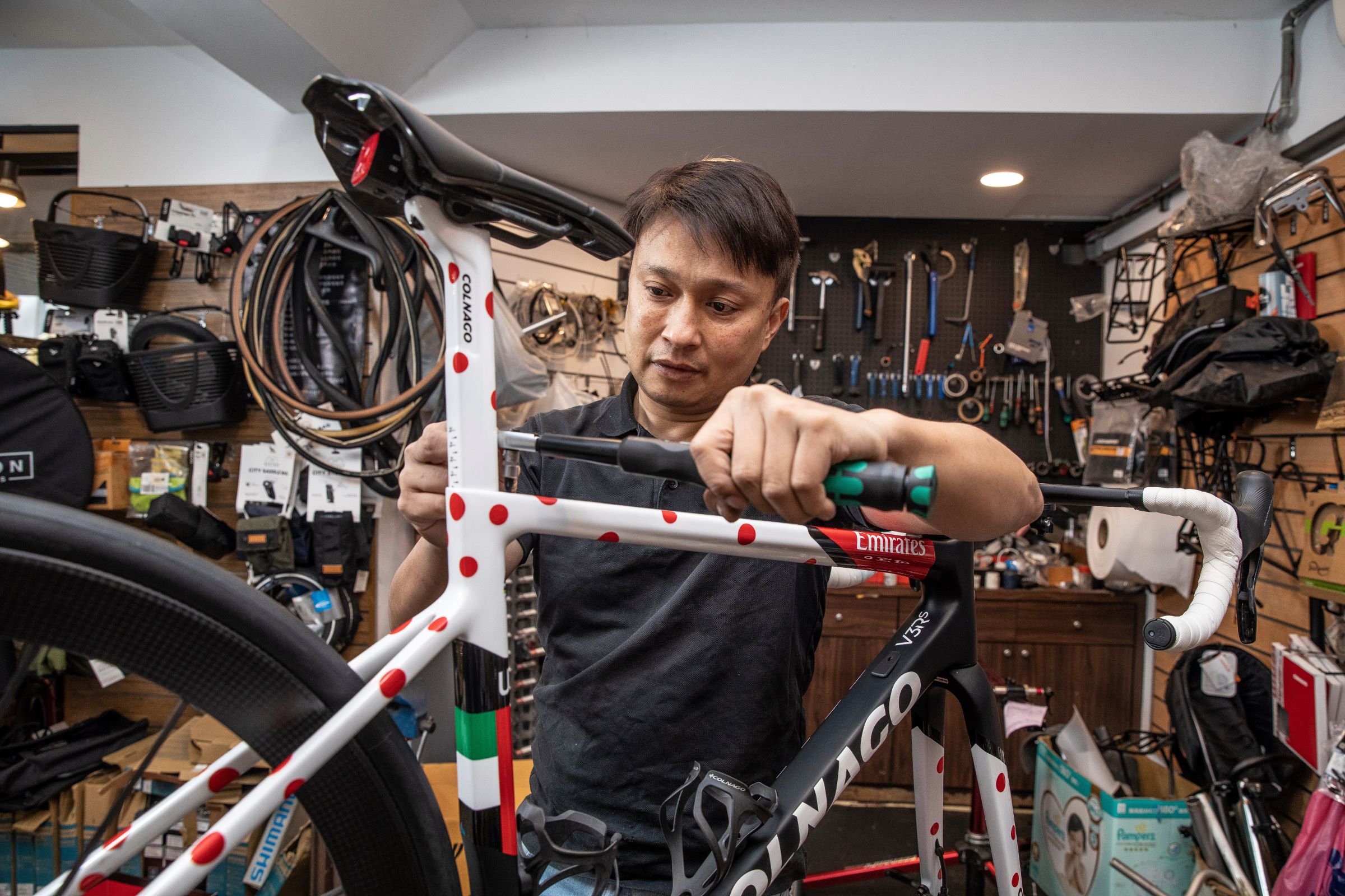 陳鈞垣業務能力強、眼光準、技術好，危機入市時，知道自己的客源在哪裡，因而能讓捷世樂逆勢崛起，如今已成為獨霸一方的單車精品名店。