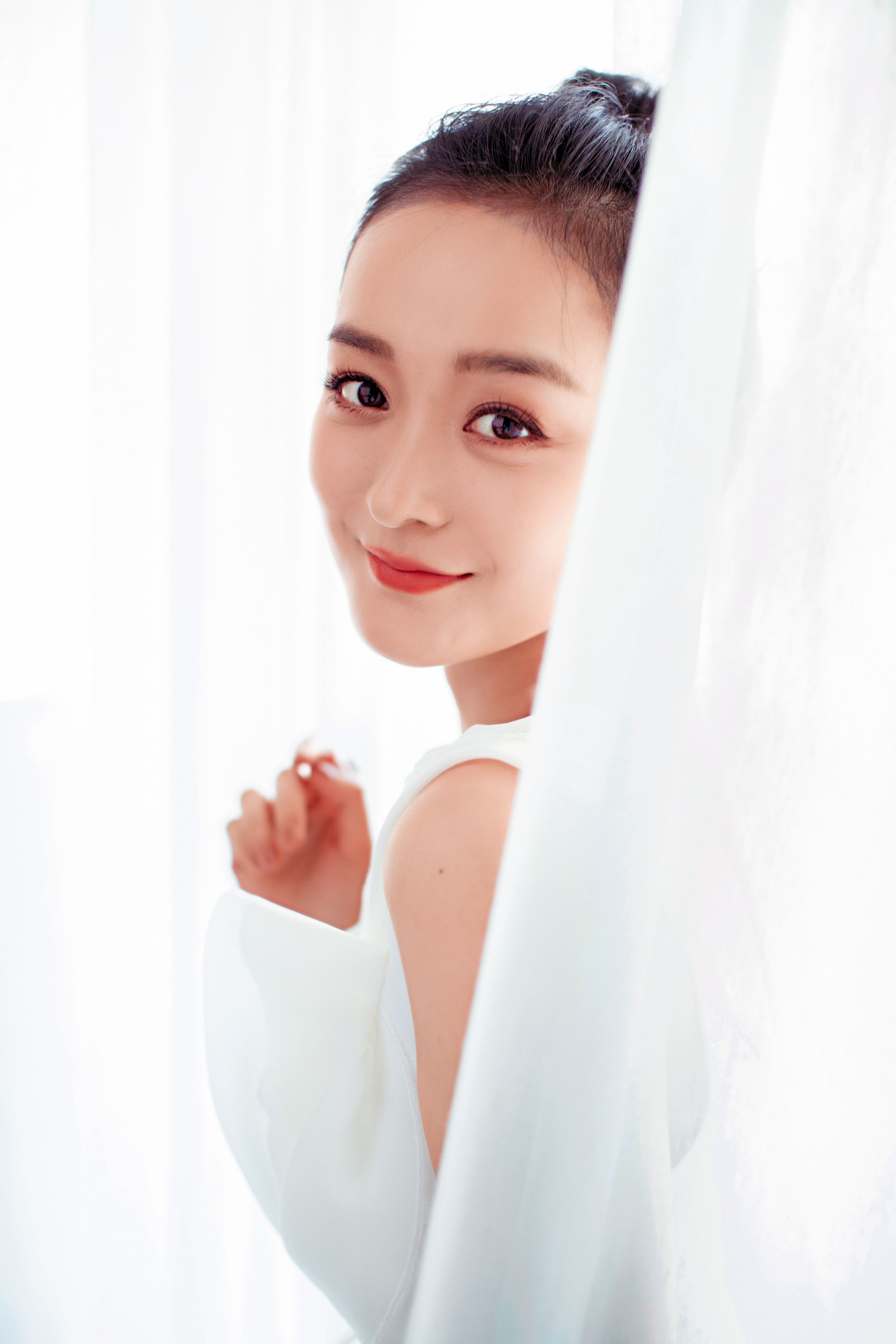 剛北漂到北京闖蕩就接到女二角色，何泓姍的演員之路開局就挺順遂。