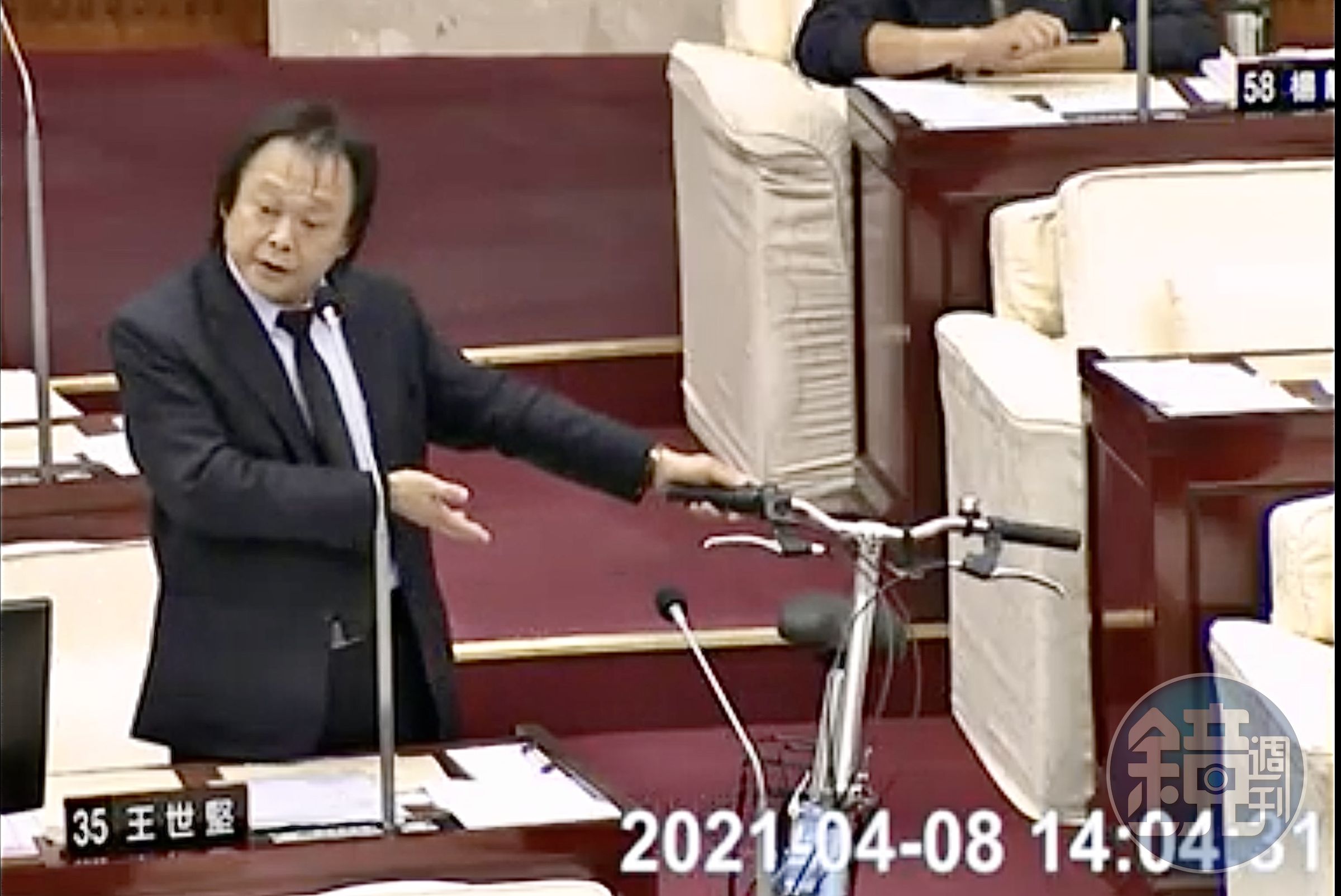 王世堅送過的禮物中，柯文哲最喜歡腳踏車，因為最實用。（翻攝自台北市議會網站）