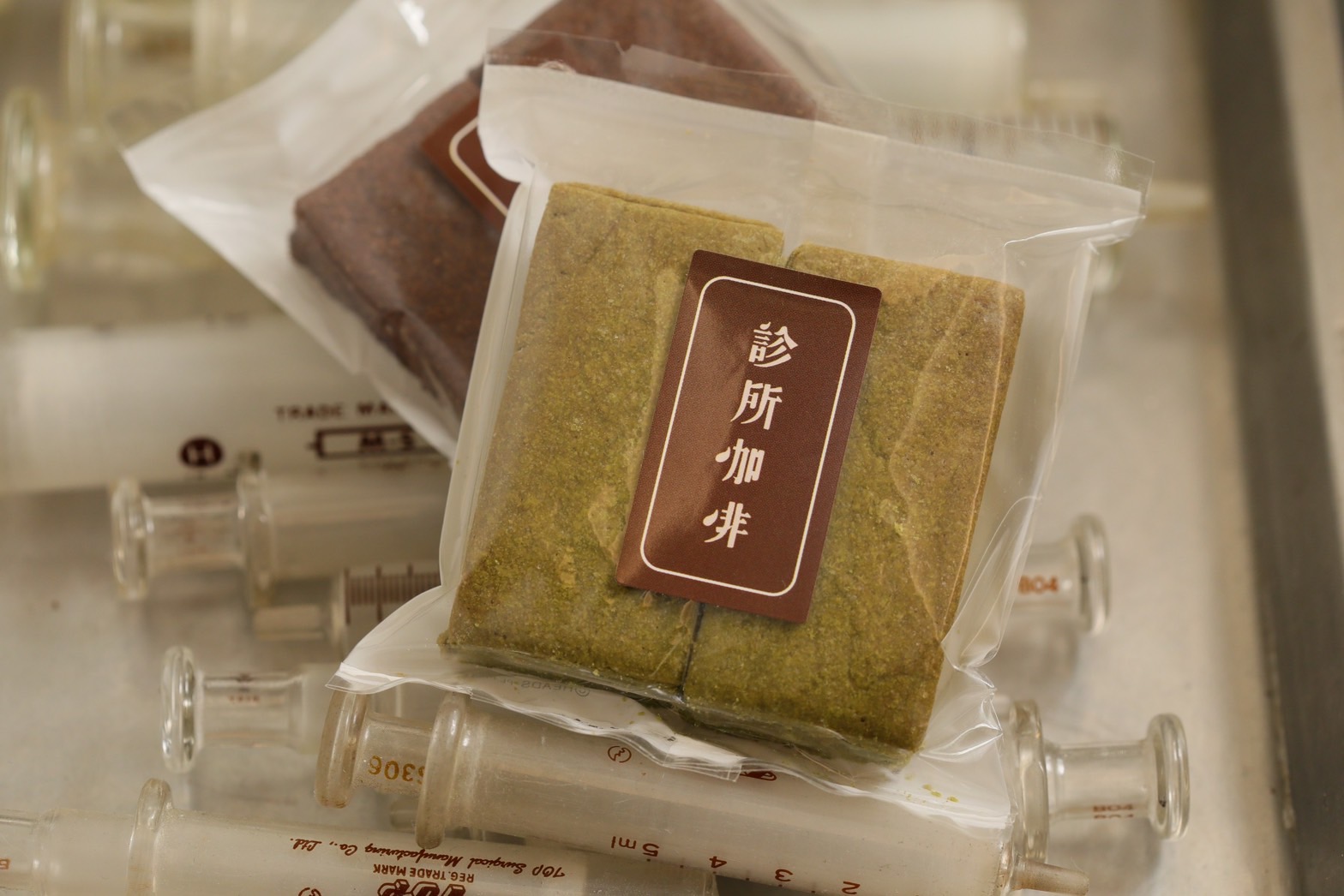 ：店內也有販售抹茶、巧克力兩種口味的小餅乾讓人解解饞。（50元／包）