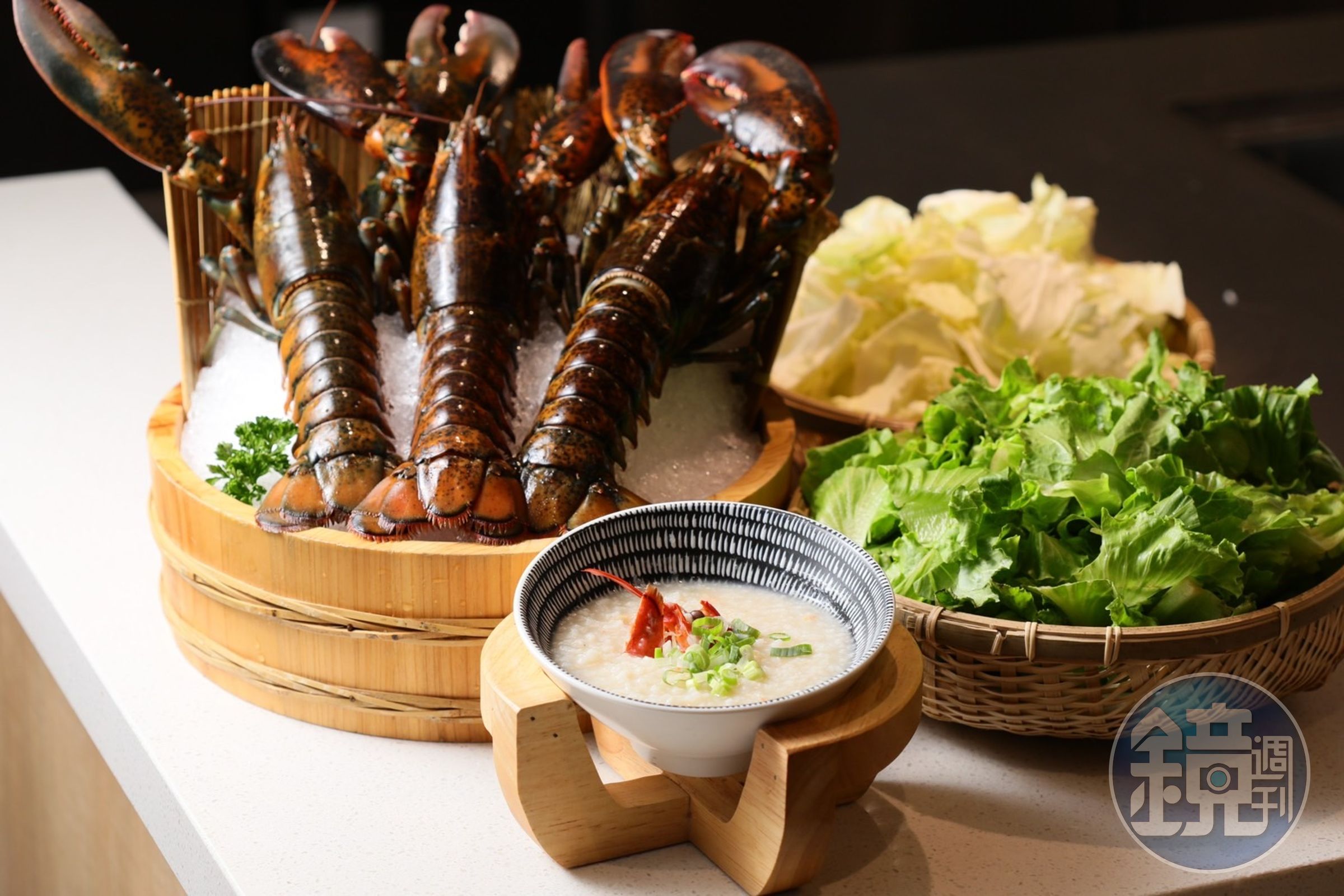 週六、日早餐限量提供的「龍蝦粥」用料不手軟，展現出台中人的霸氣。