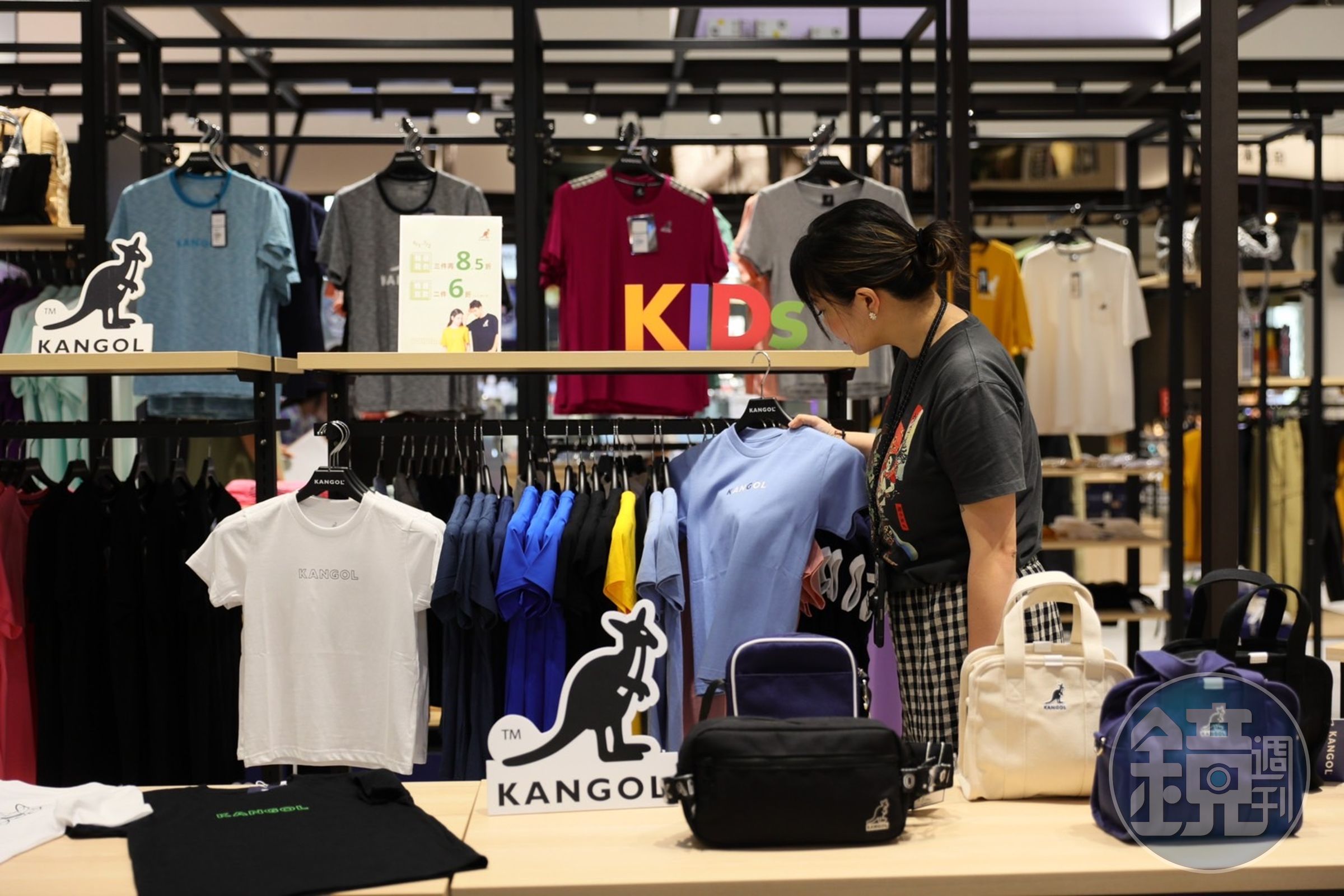 全面翻新的「日曜天地OUTLET」也引進許多新穎、流行的品牌，客層也隨之年輕化。