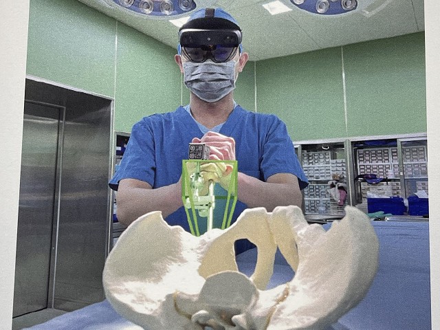 治療勃起障礙、巴金森氏症有新法!輔大研發「用喝的」,獨特活化技術讓「小雞自我成長」。(輔仁大學提供)