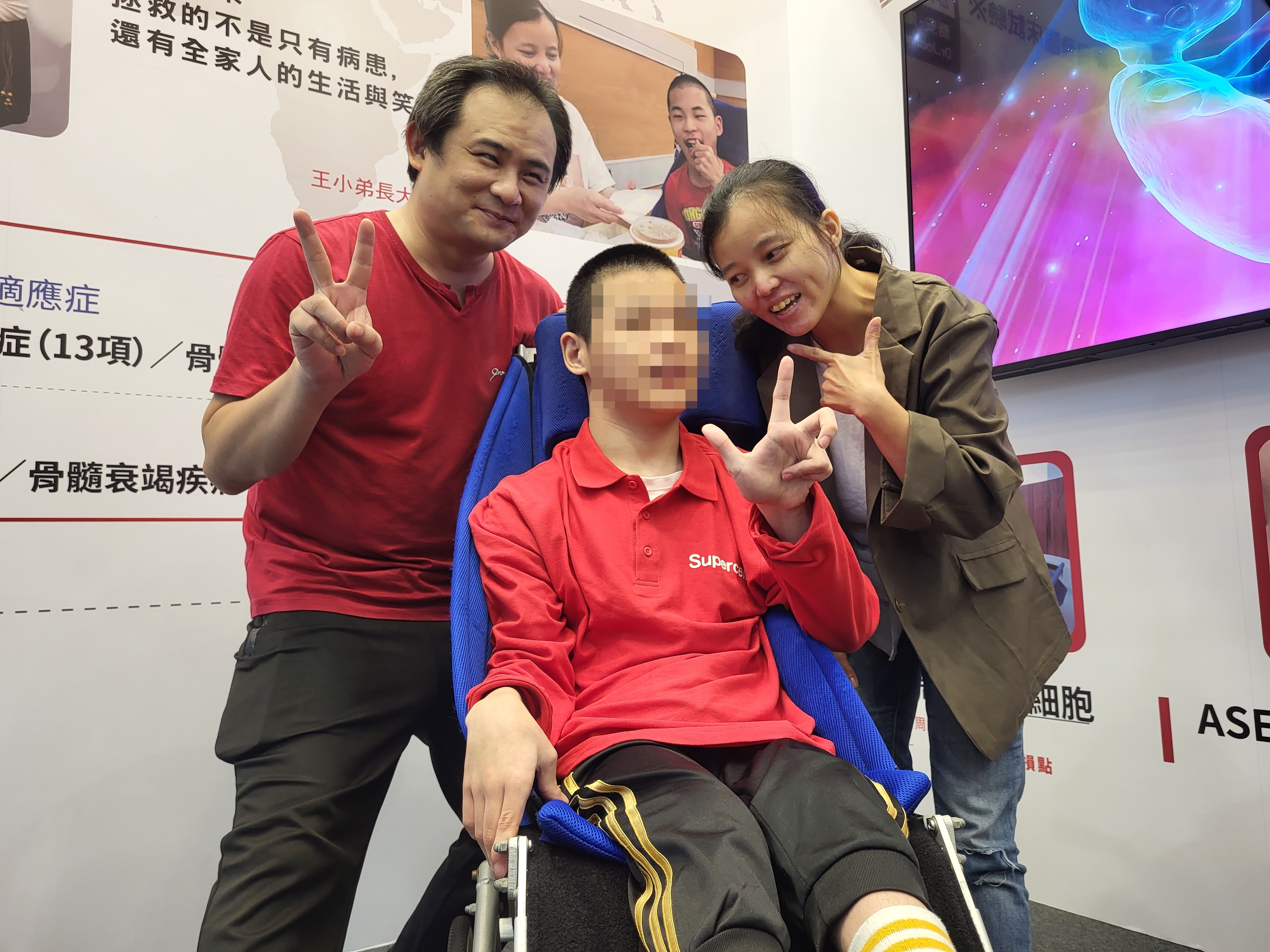 王媽媽激動地說。當初決定保留臍帶血是一念之間的決定,這瞬間的選擇讓她看到一線曙光,若未如此果斷,她跟孩子就失去了成長進步的可能。