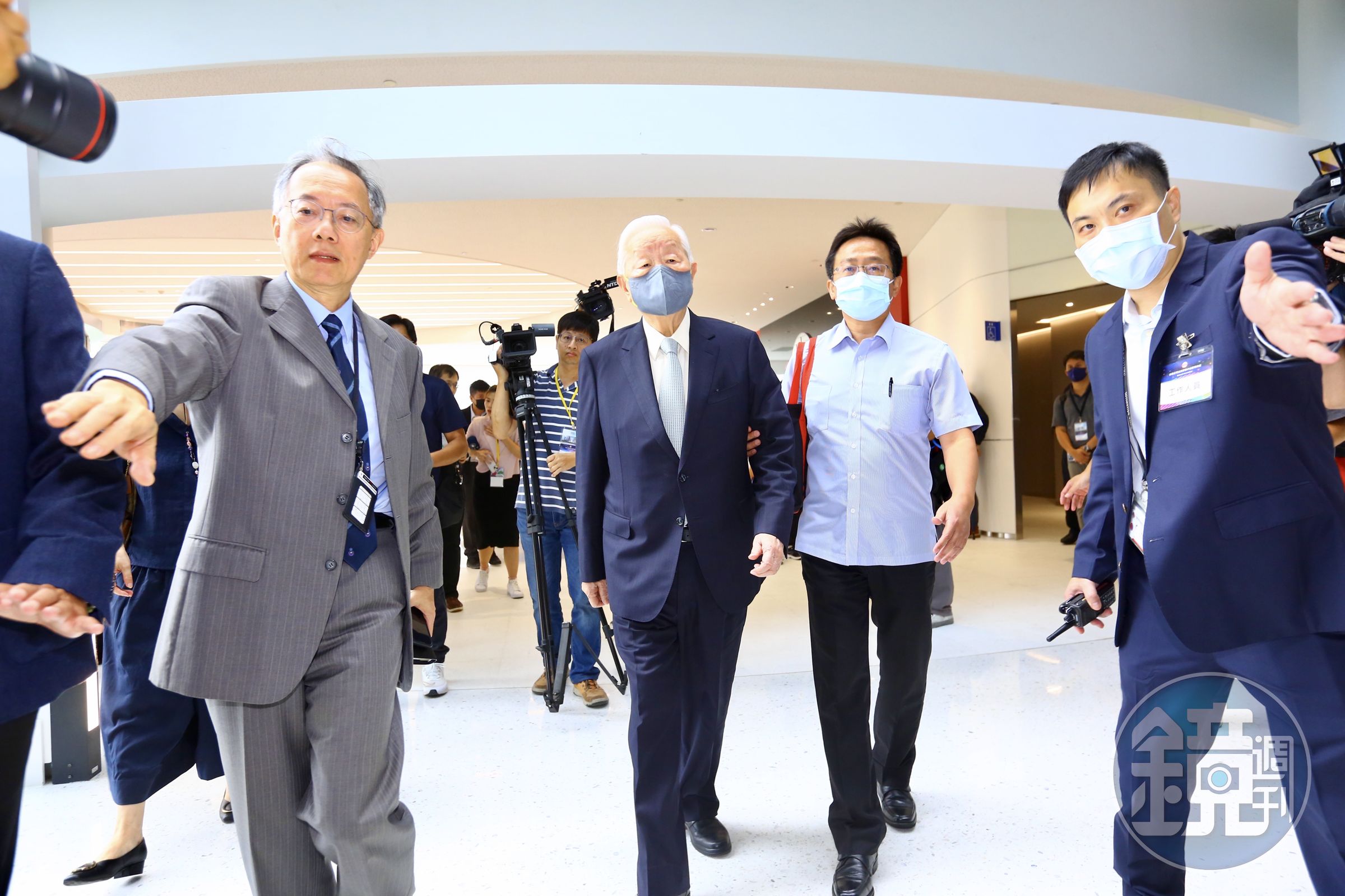 張忠謀勉勵台積電：不要走英國海軍的路。