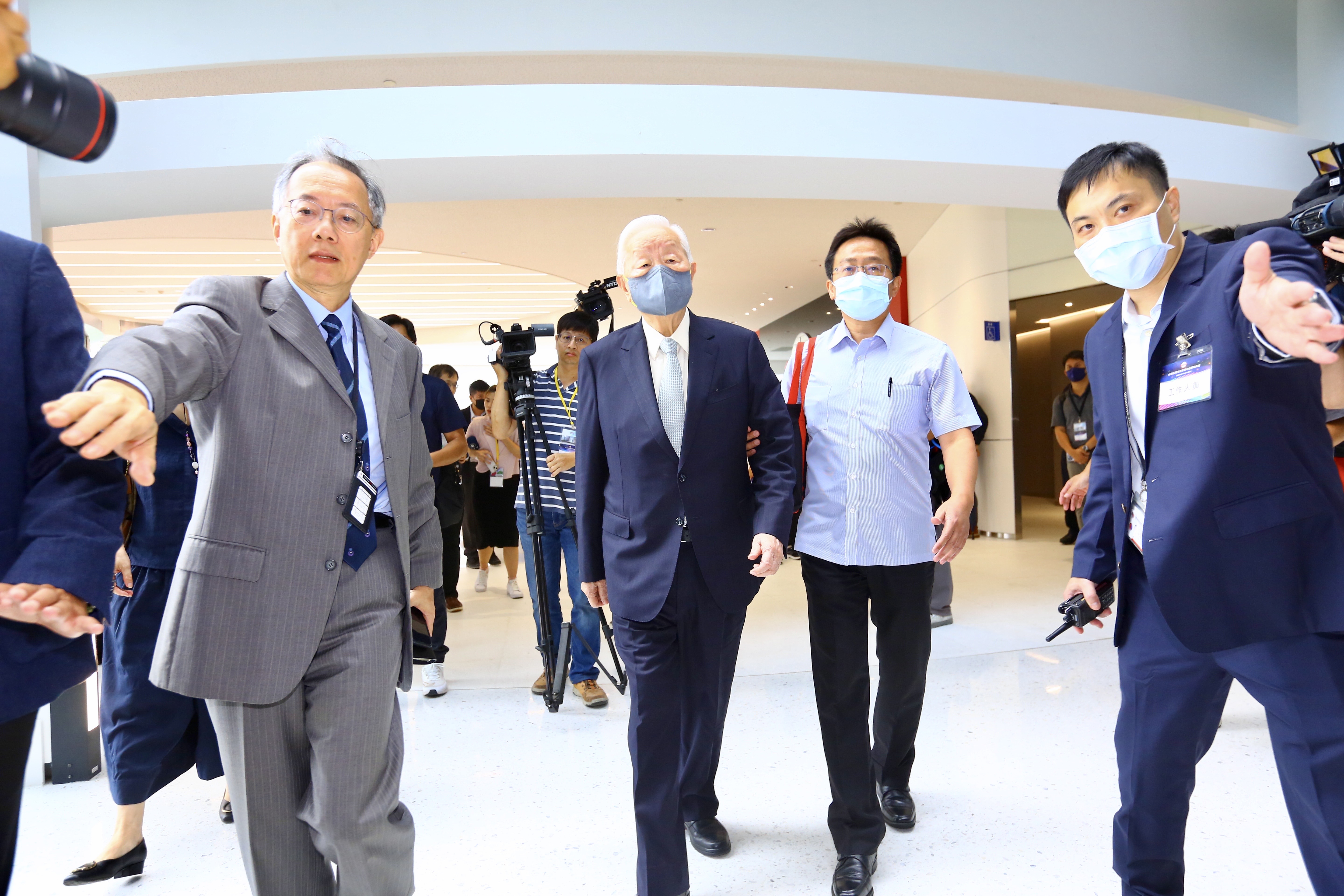 張忠謀勉勵台積電：不要走英國海軍的路。