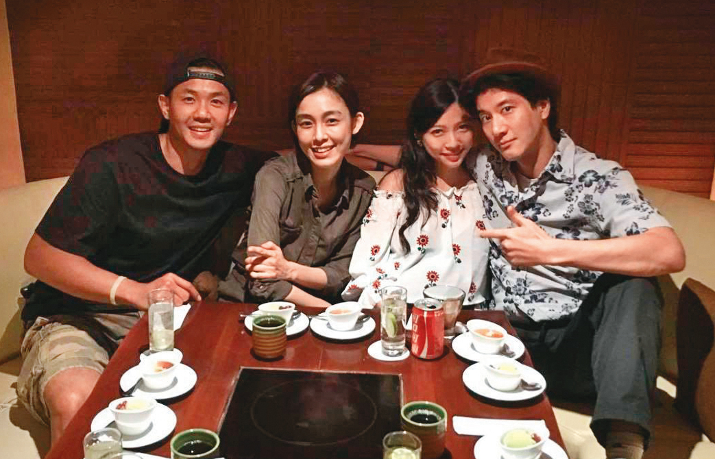 黑人（左起）與范瑋琪、李靚蕾與王力宏一張網上模糊的照片，被意有所指「四人運動」，王力宏對此相當氣憤，強硬提告。（翻攝自微博）