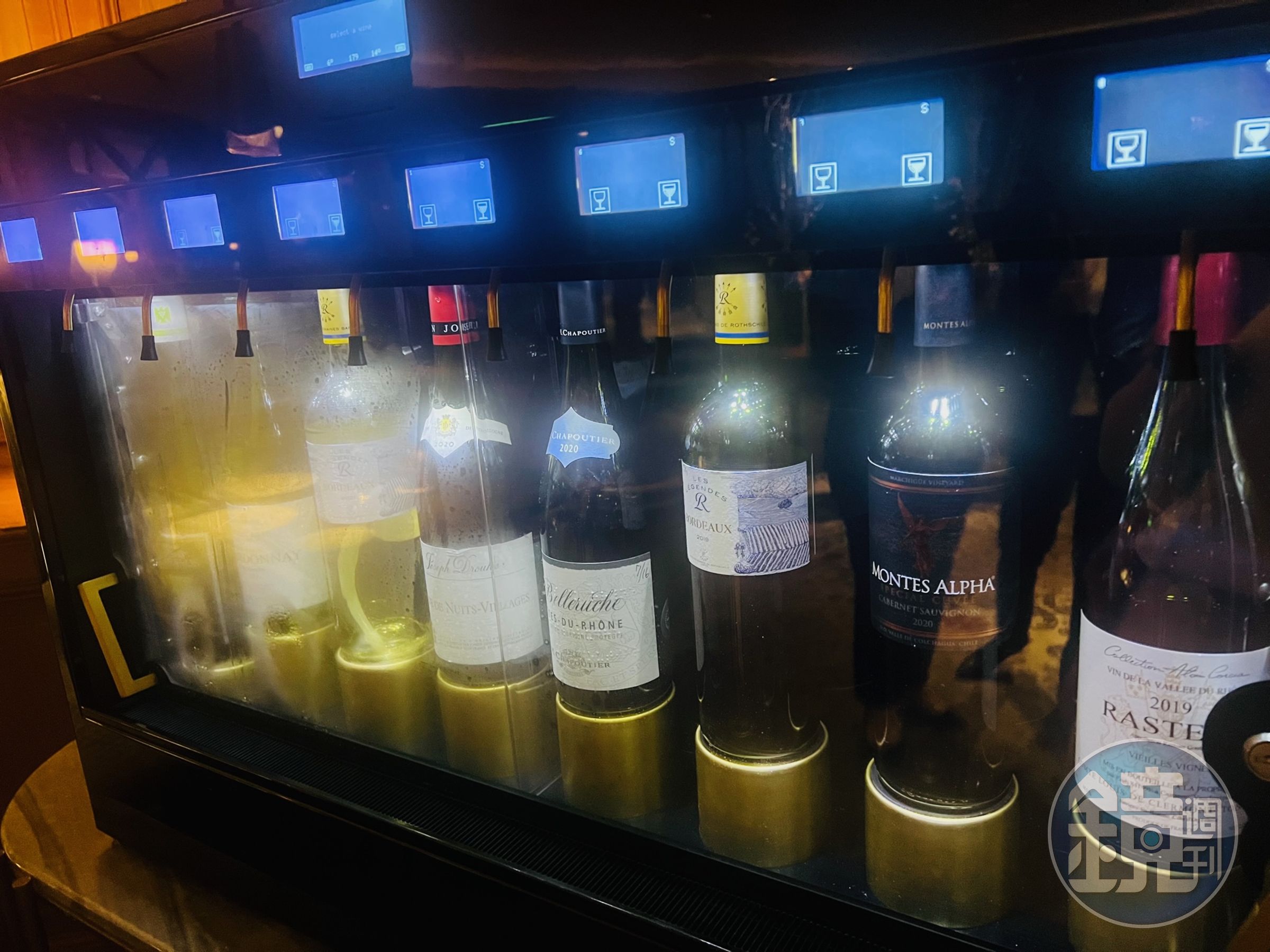 安東廳引進義大利的葡萄酒鮮飲機，每天供應6款單杯紅白酒。
