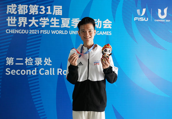 台灣隊奪首面金牌，大專體總提供孫家閎擊退退守拿下冠軍。（大專體總提供）