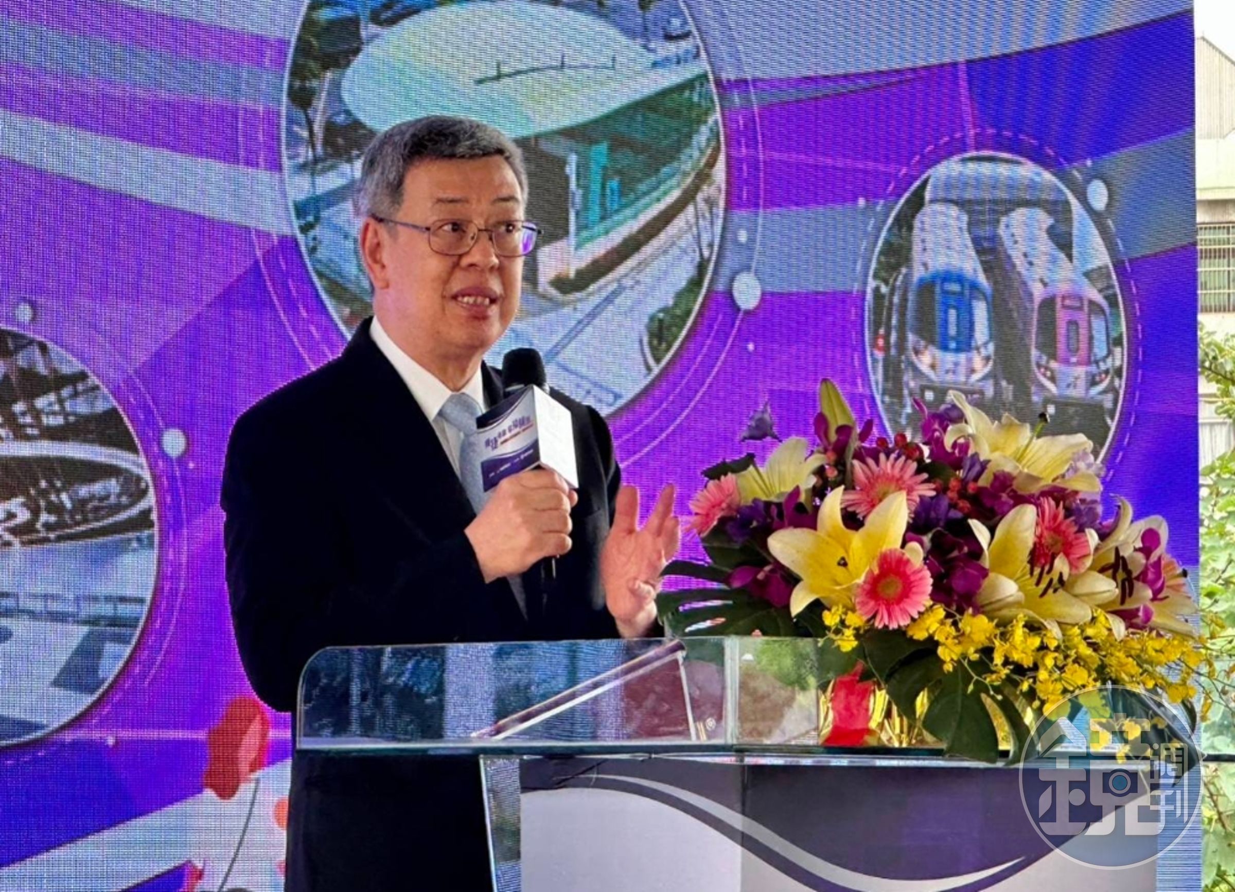 陳建仁今出席機捷老街溪站通車典禮，被問到前瞻計畫預算分配，強調並不會偏重在特定城市。（交通部提供）