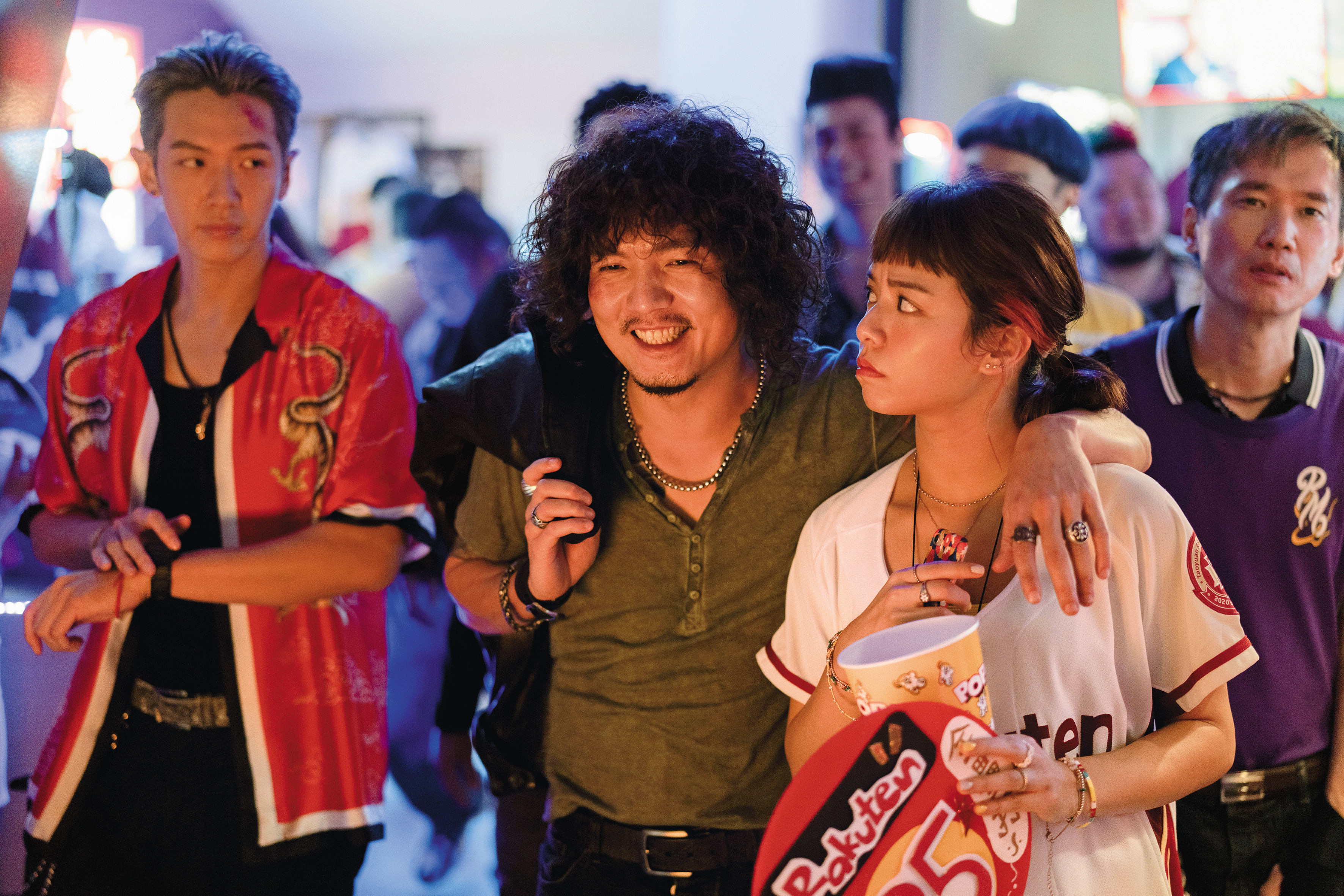 電影劇情綜藝化，上演一場又一場屬於九把刀中二哏的綜藝秀；春風與宋芸樺搭配意外有默契。（傳影互動提供）