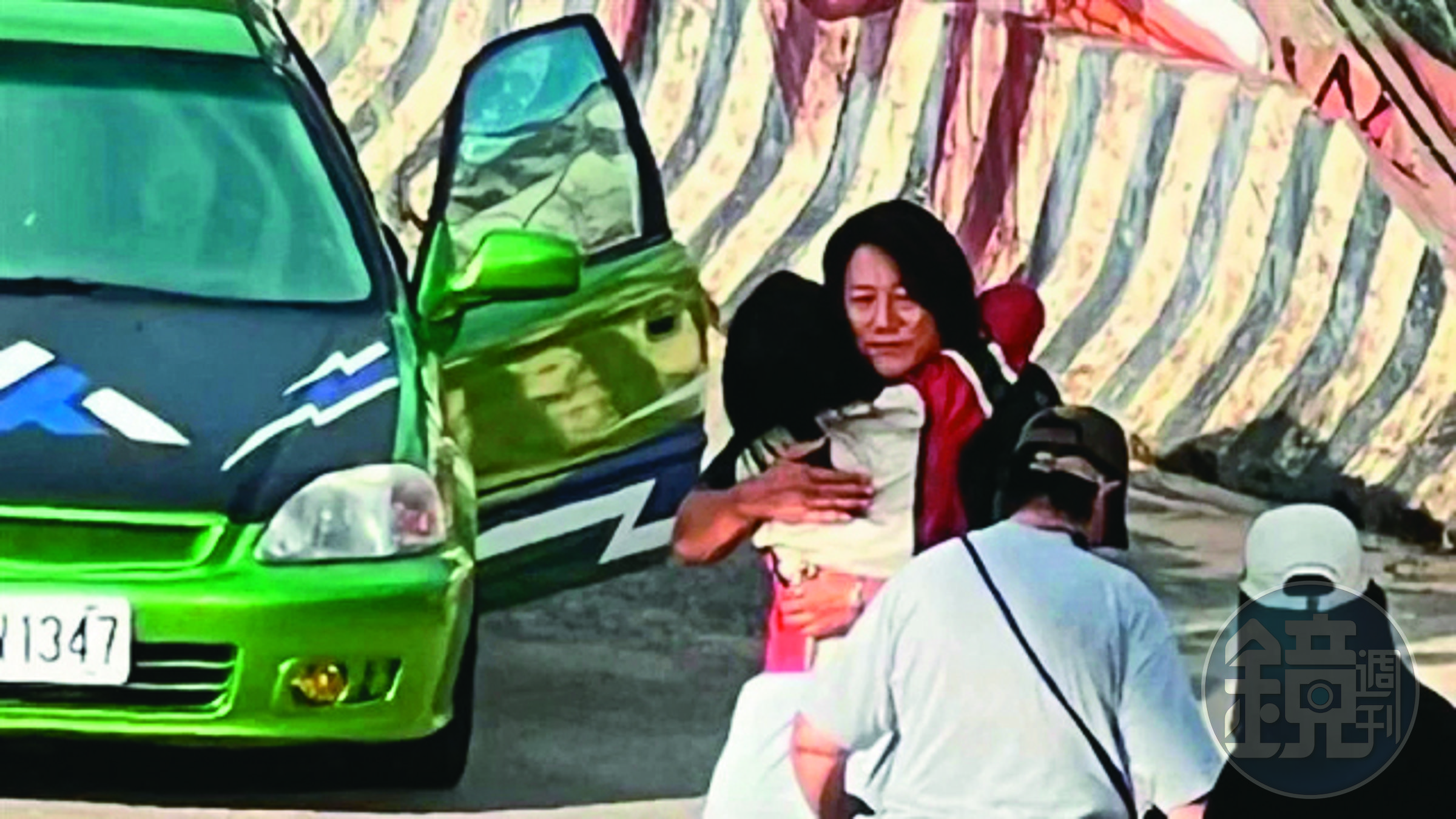 劇組在基隆海濱拍了不少戲分,當地臉書社團就有粉絲捕捉到「韓哥」姜成鎬擁抱桂綸鎂的畫面。(翻攝自基隆人大小事資訊天地臉書)