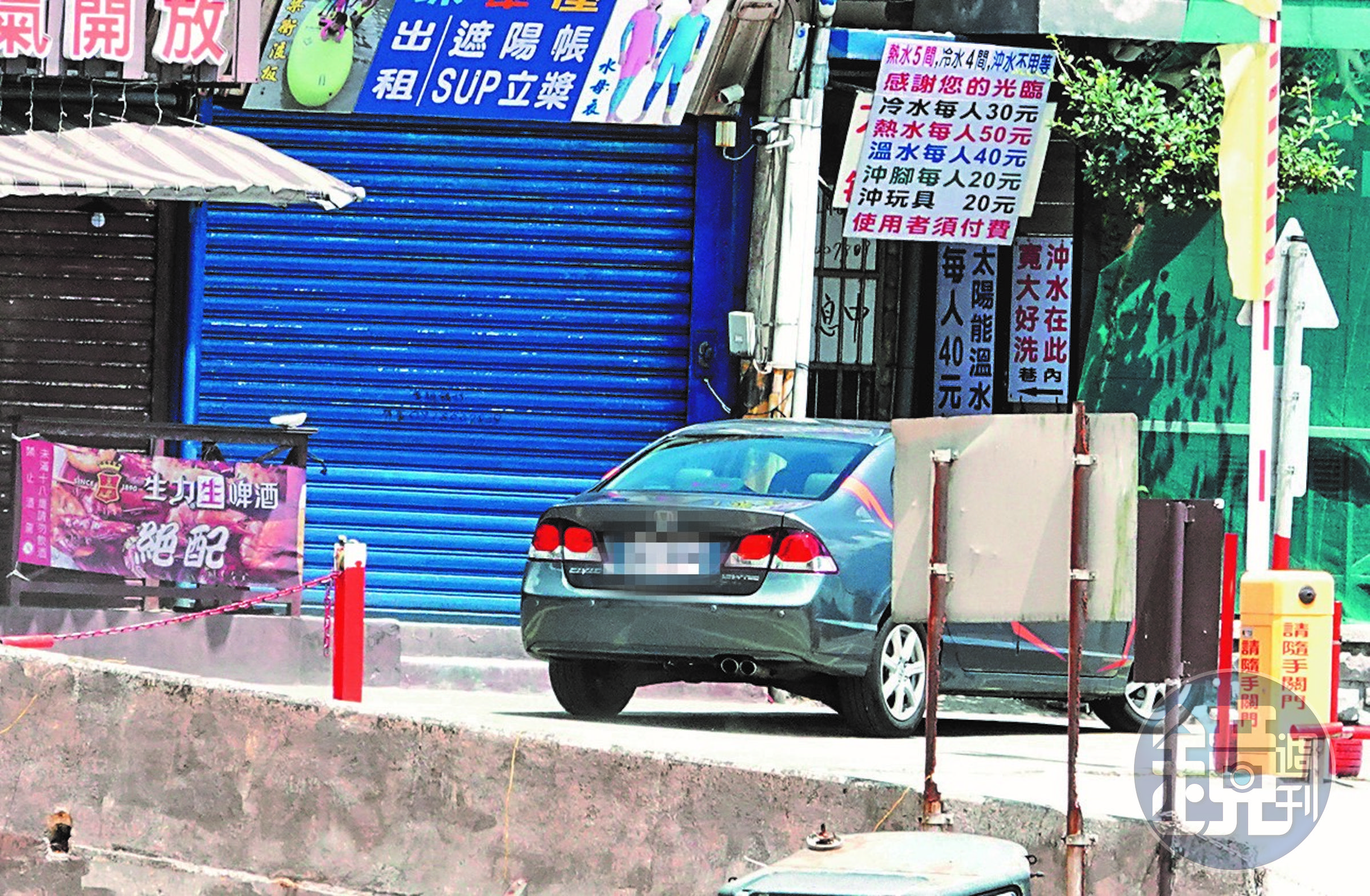7月25日10:53,一場灰色房車衝上斜坡的甩尾鏡頭只拍兩次就順利完成,可見劇組專業度。