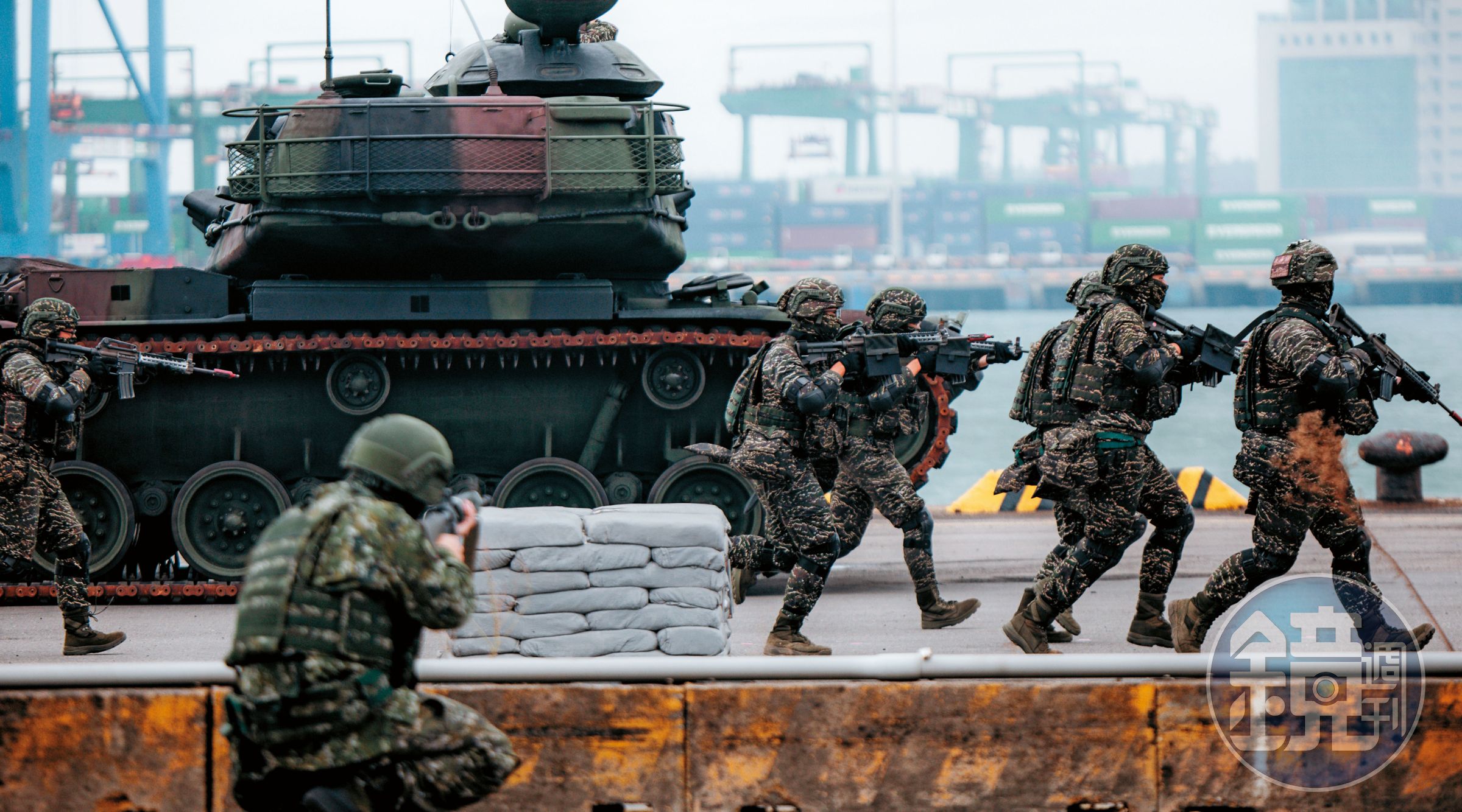 國軍軍紀鬆動,近年來不服管教、裝備缺失事件頻傳,隨美國軍援武器陸續到位,政府應讓精銳將領強化國軍素質。(軍聞社)