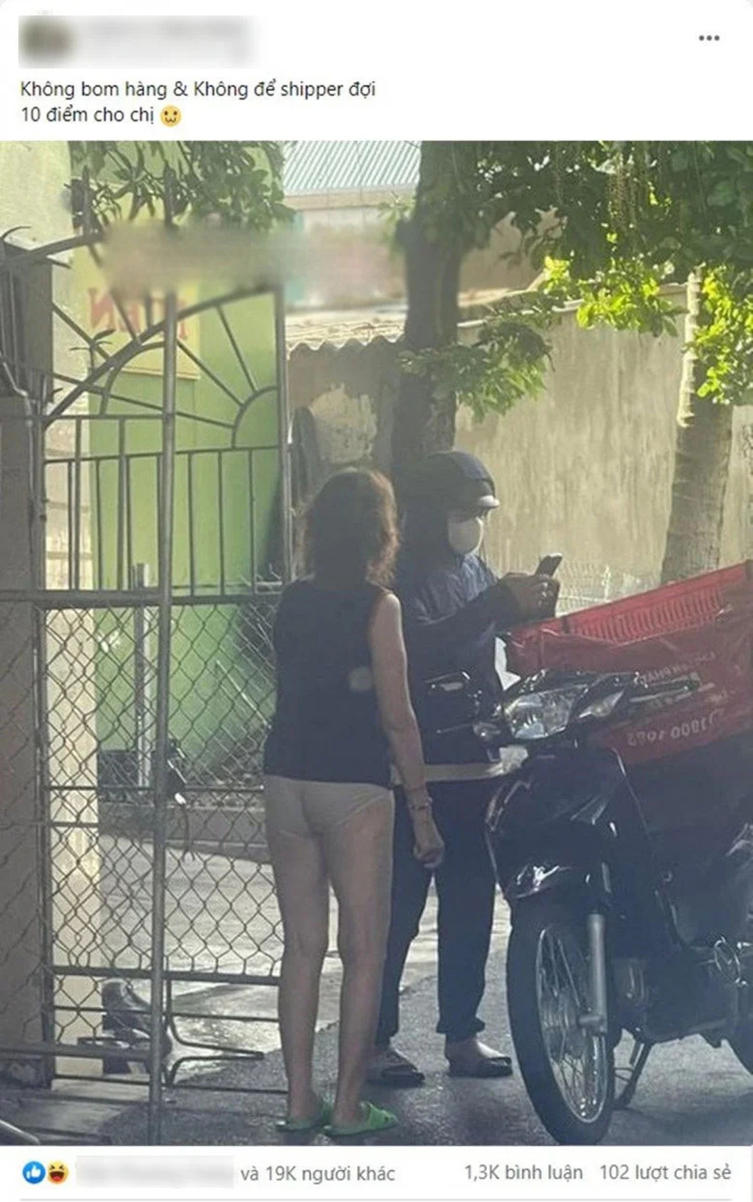 阿姨只穿一條肉色內褲,就跑出去拿貨。(翻自yeah1.com)